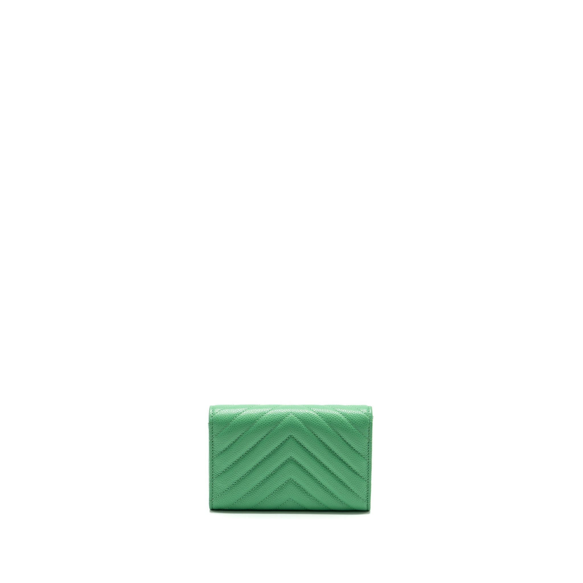 chanel-medium-chevron-quilted-classic-flap-wallet-caviar-green-shw