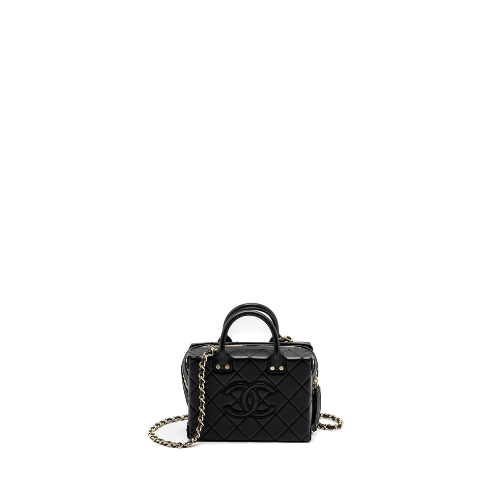 chanel-22b-small-vanity-case-calfskin-black-ghw-microchip-1