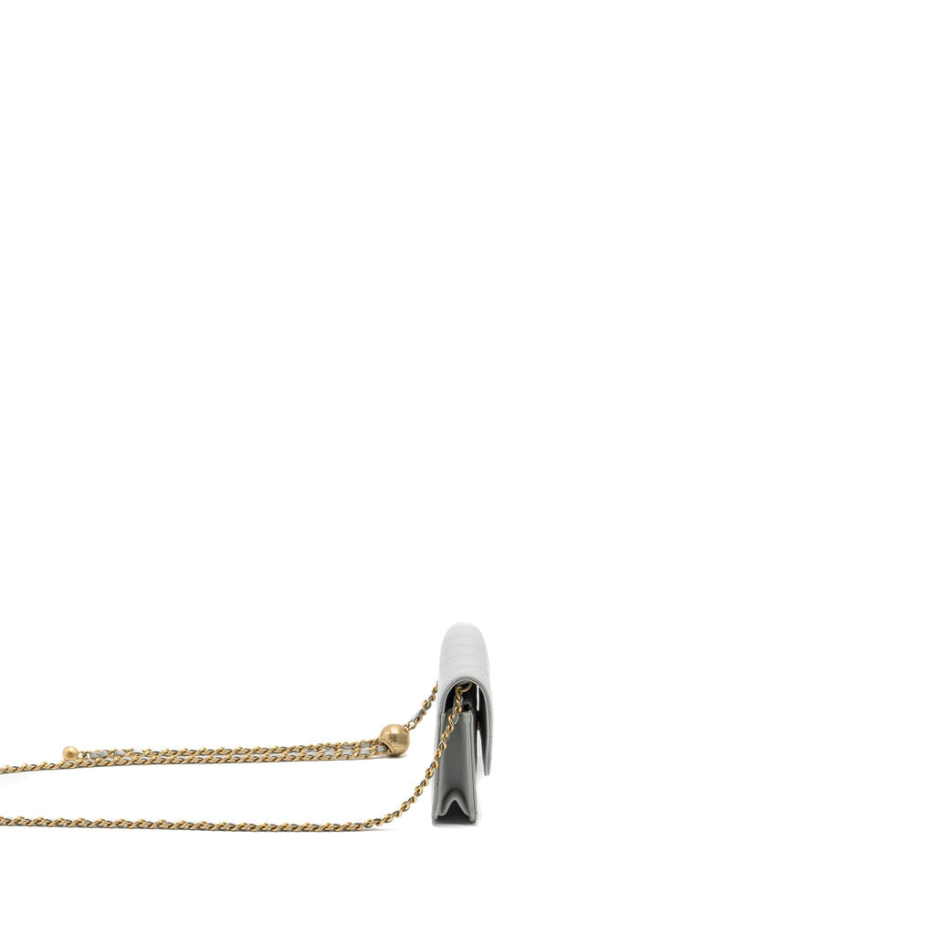 chanel-pearl-crush-mini-wallet-on-chain-lambskin-light-grey-brushed-ghwmicrochip