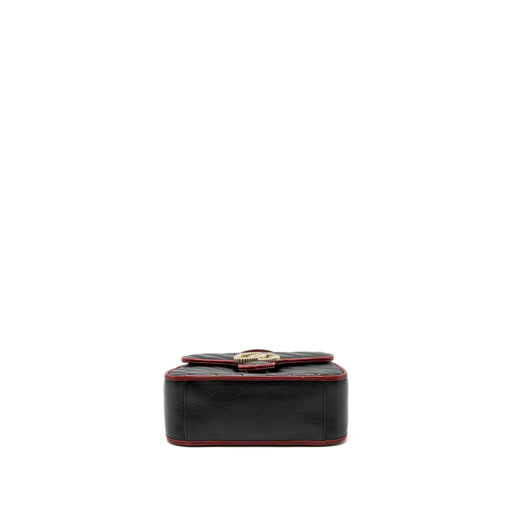 gucci-gg-marmont-mini-top-handle-bag-calfskin-black-red-ghw-1