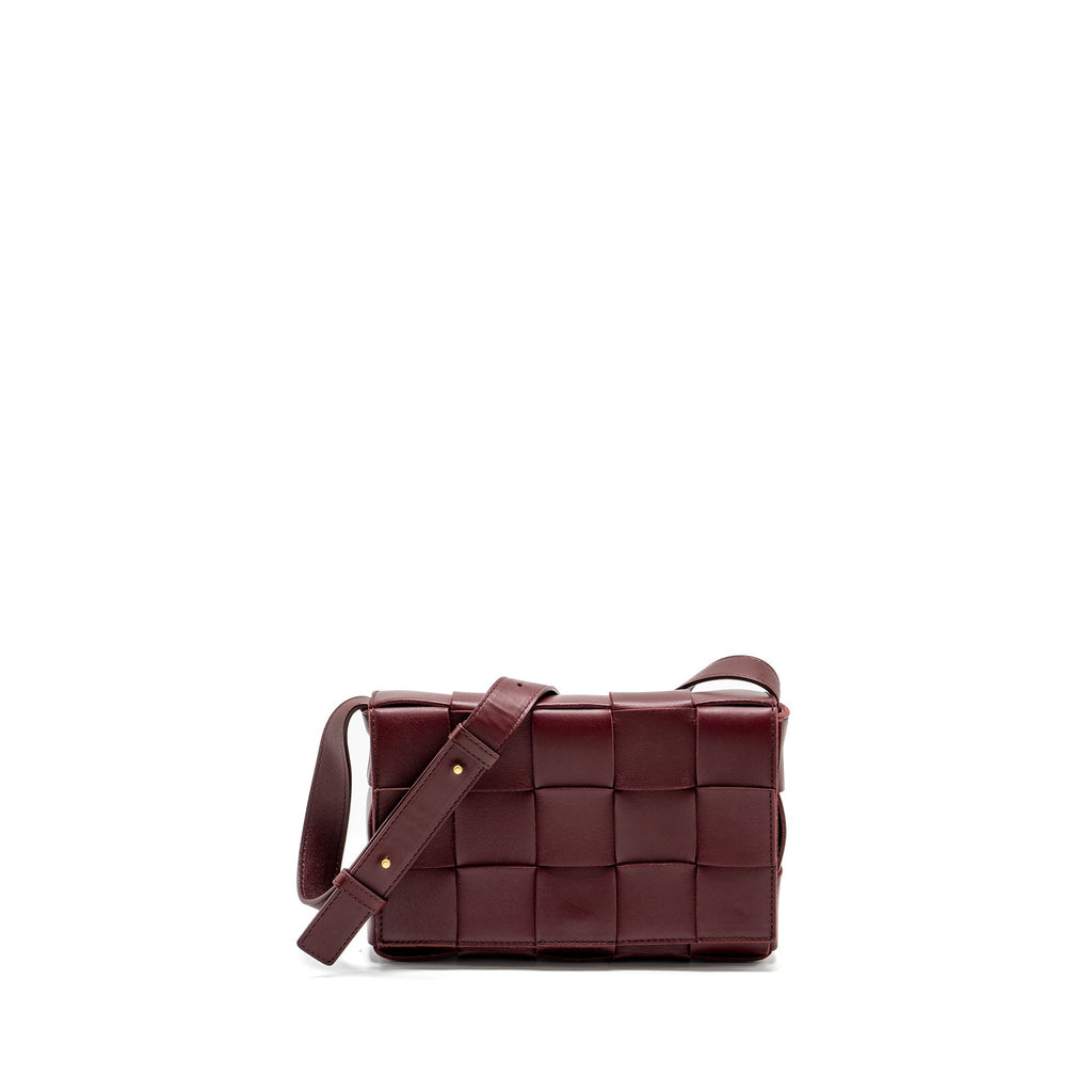 bottega-veneta-classic-cassette-bag-lambskin-burgundy-ghw