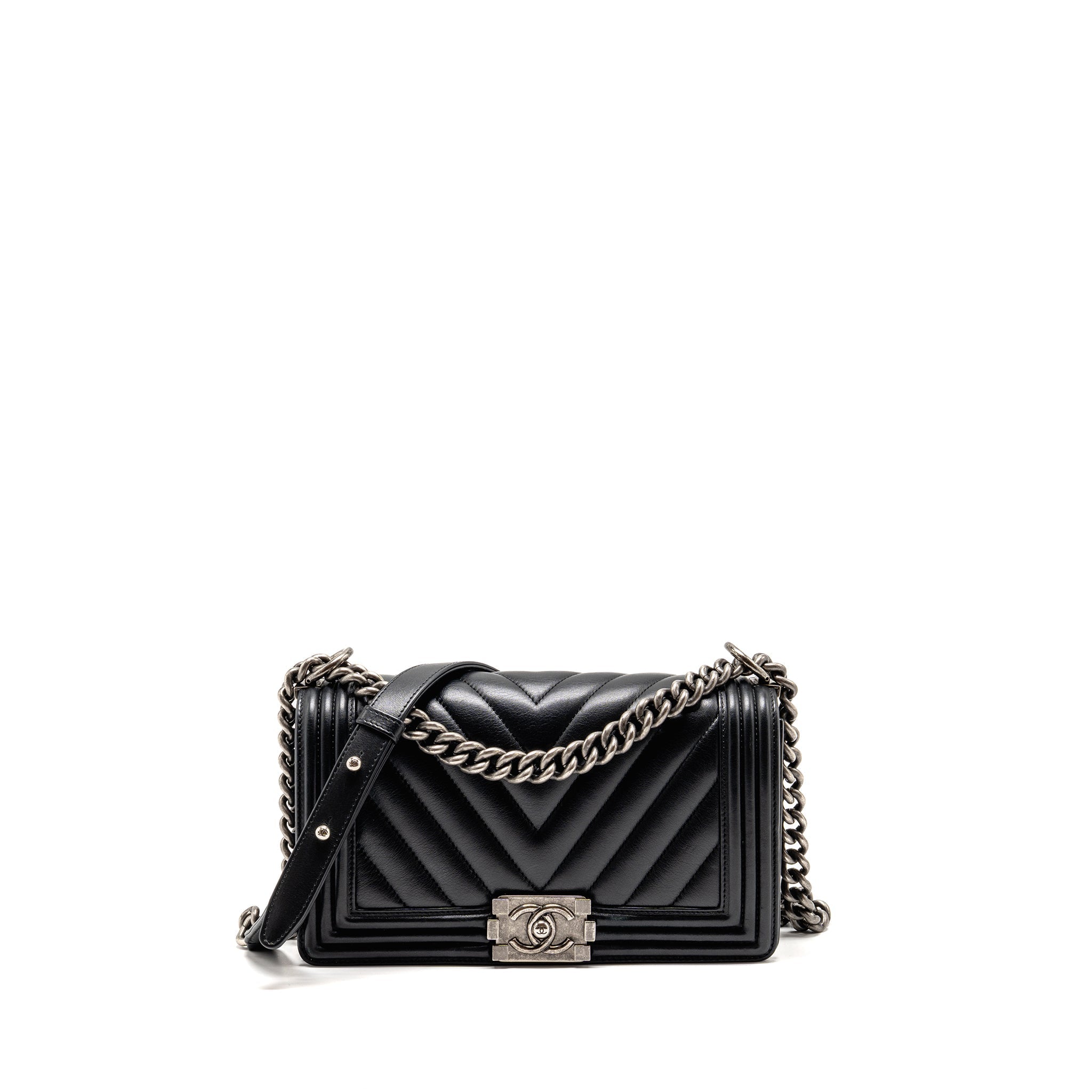 chanel-chevron-medium-bag-calfskin-black-ruthenium-shw