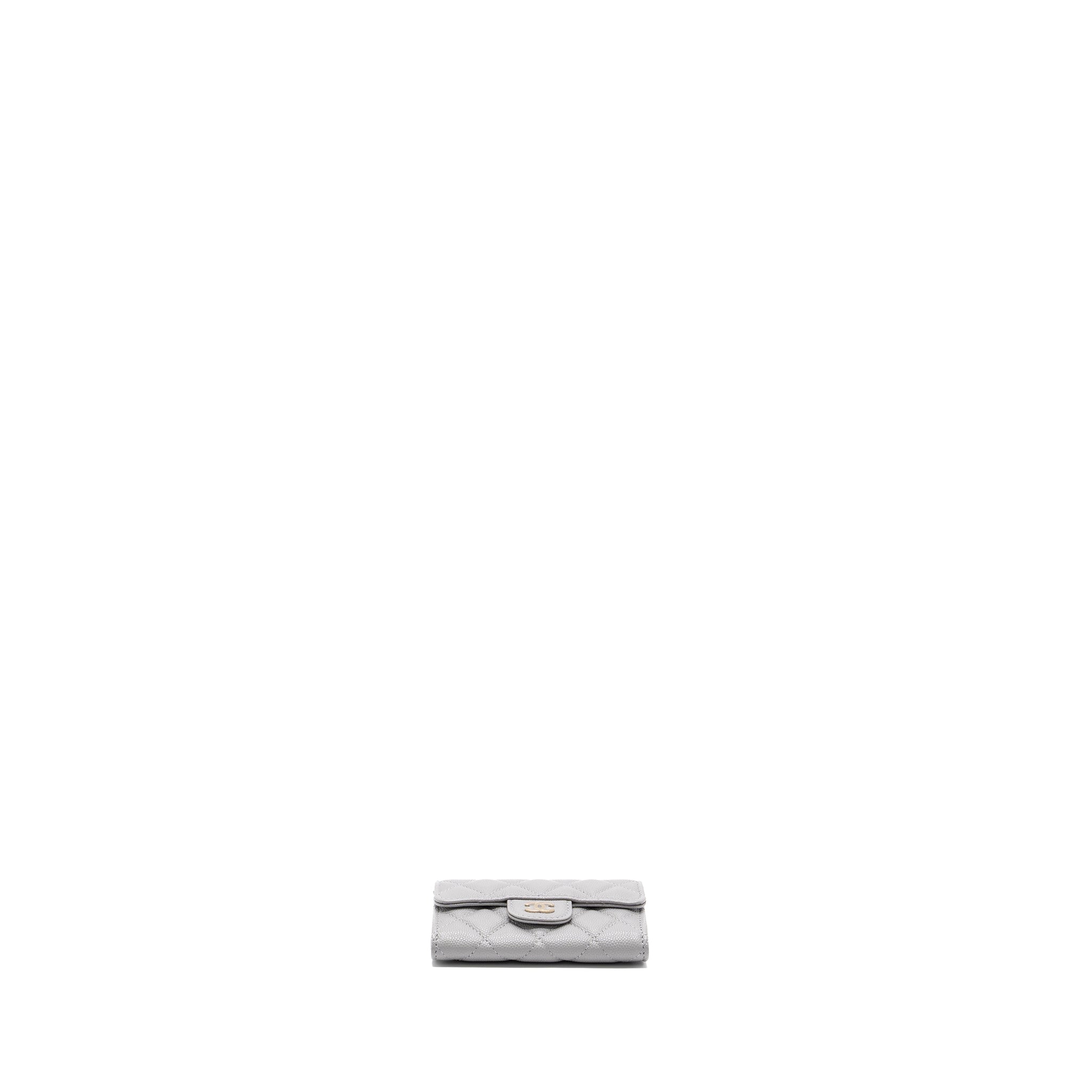 chanel-classic-flap-card-holder-caviar-light-grey