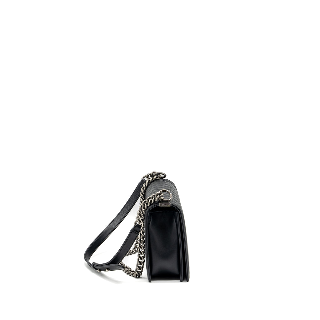 chanel-new-medium-boy-bag-smooth-calfskin-black-ruthenium-hardware