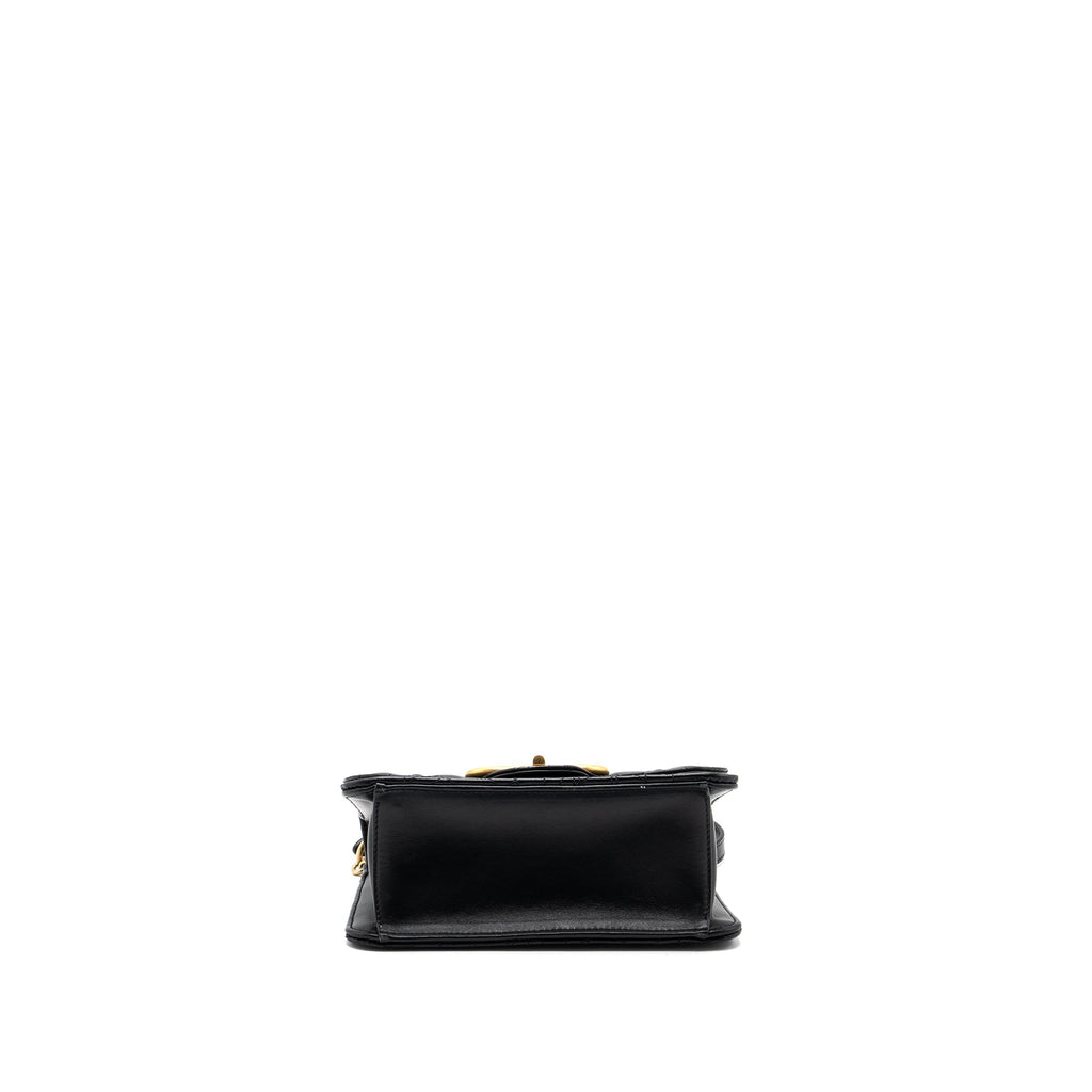 ferragamo-glancing-quilted-leather-shoulder-bag-calfskin-black-ghw