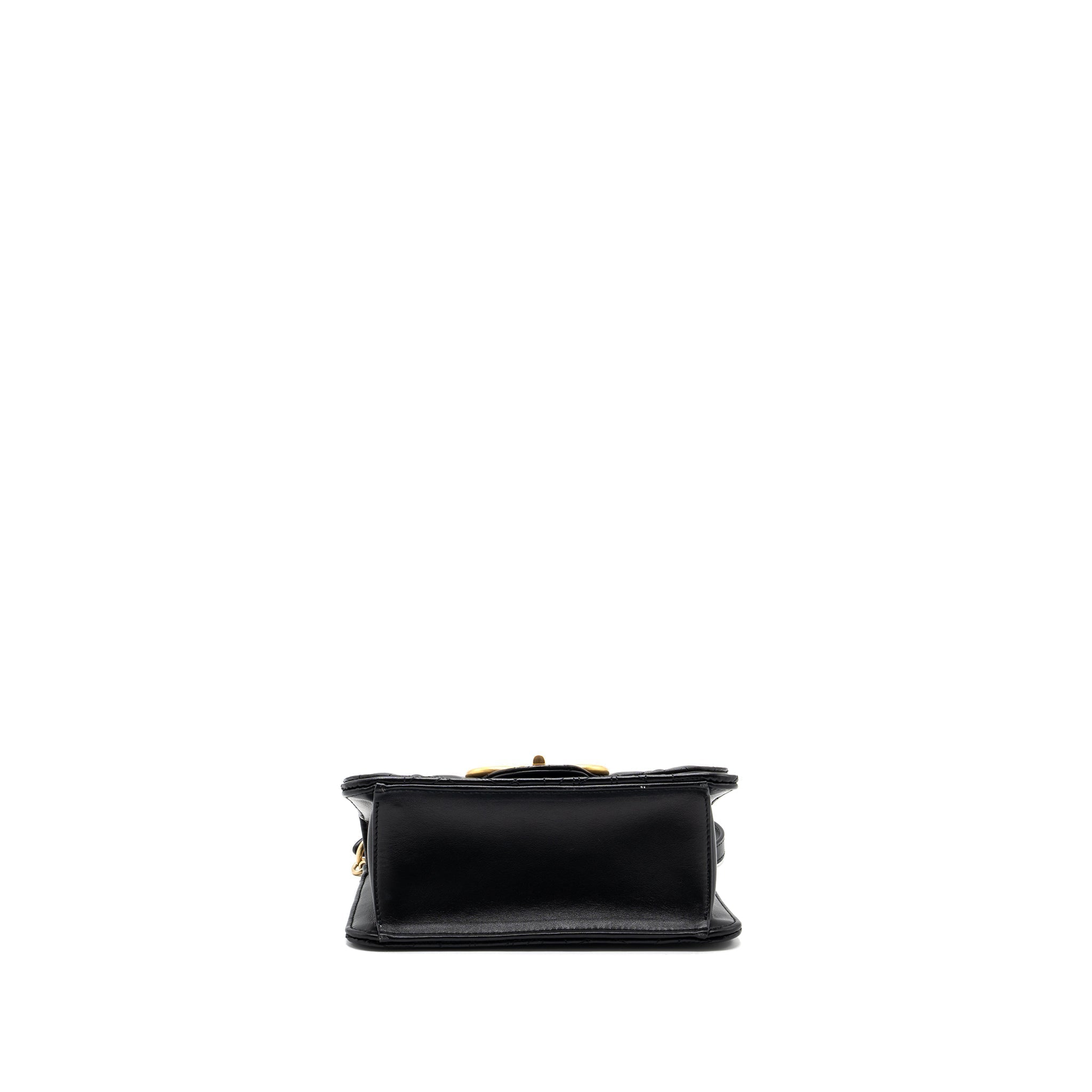 ferragamo-glancing-quilted-leather-shoulder-bag-calfskin-black-ghw