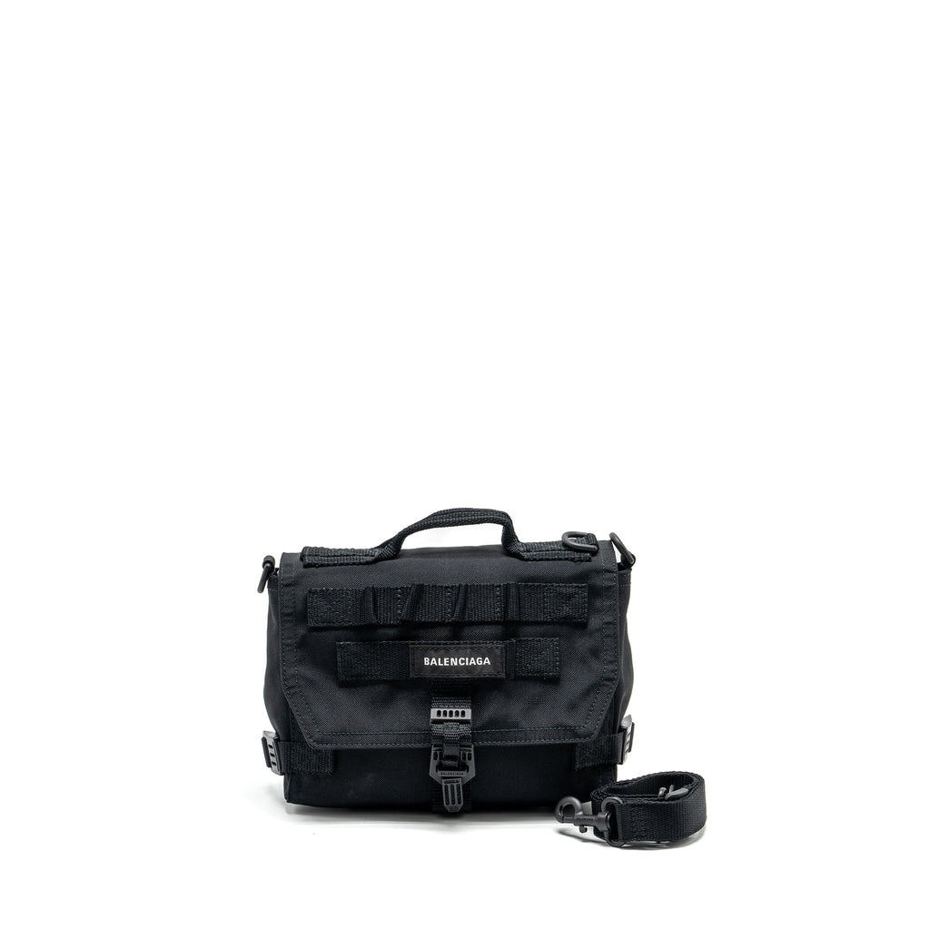 balenciaga-army-messenger-bag-black-recycled-nylon-black