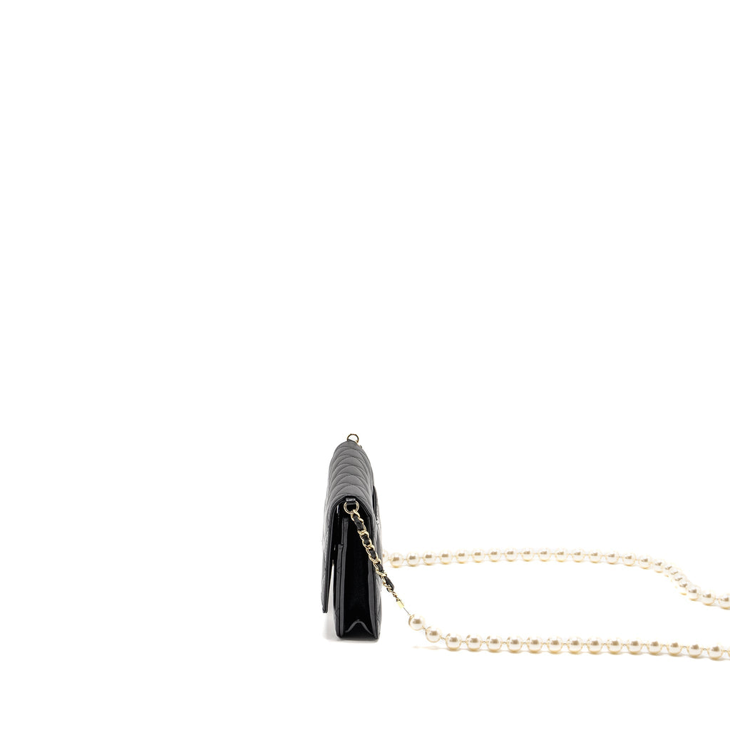 chanel-wallet-on-chain-with-pearl-chain-lambskin-black-lghwmicrochip
