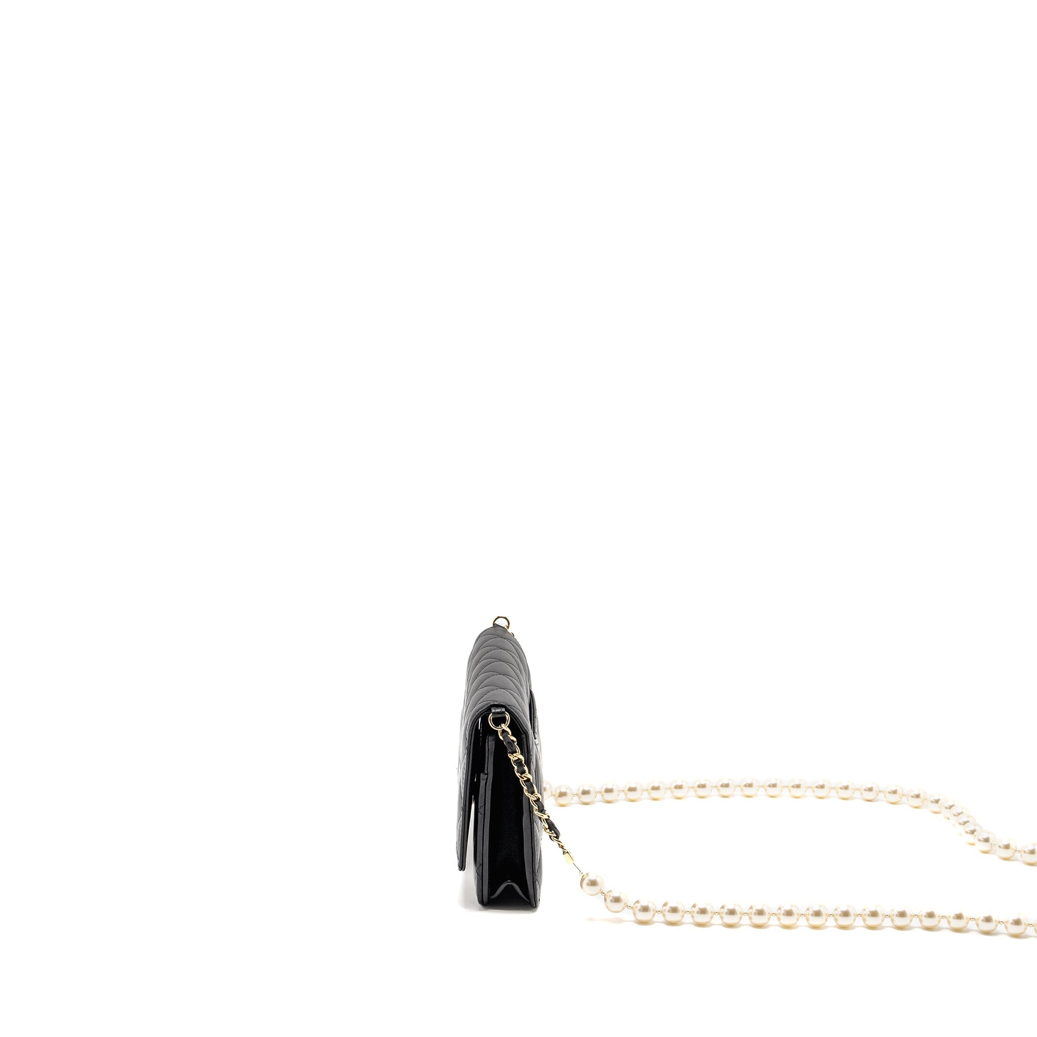 chanel-wallet-on-chain-with-pearl-chain-lambskin-black-lghwmicrochip