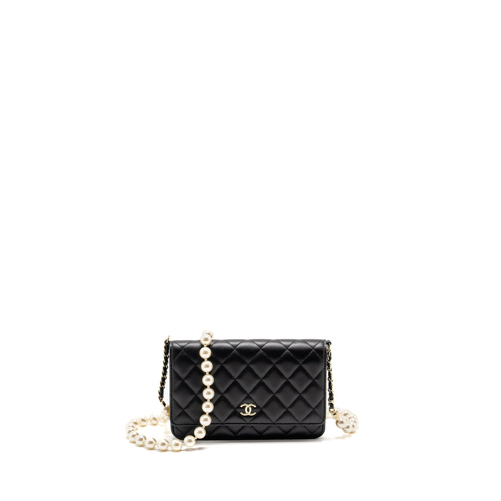 chanel-wallet-on-chain-with-pearl-chain-lambskin-black-lghwmicrochip