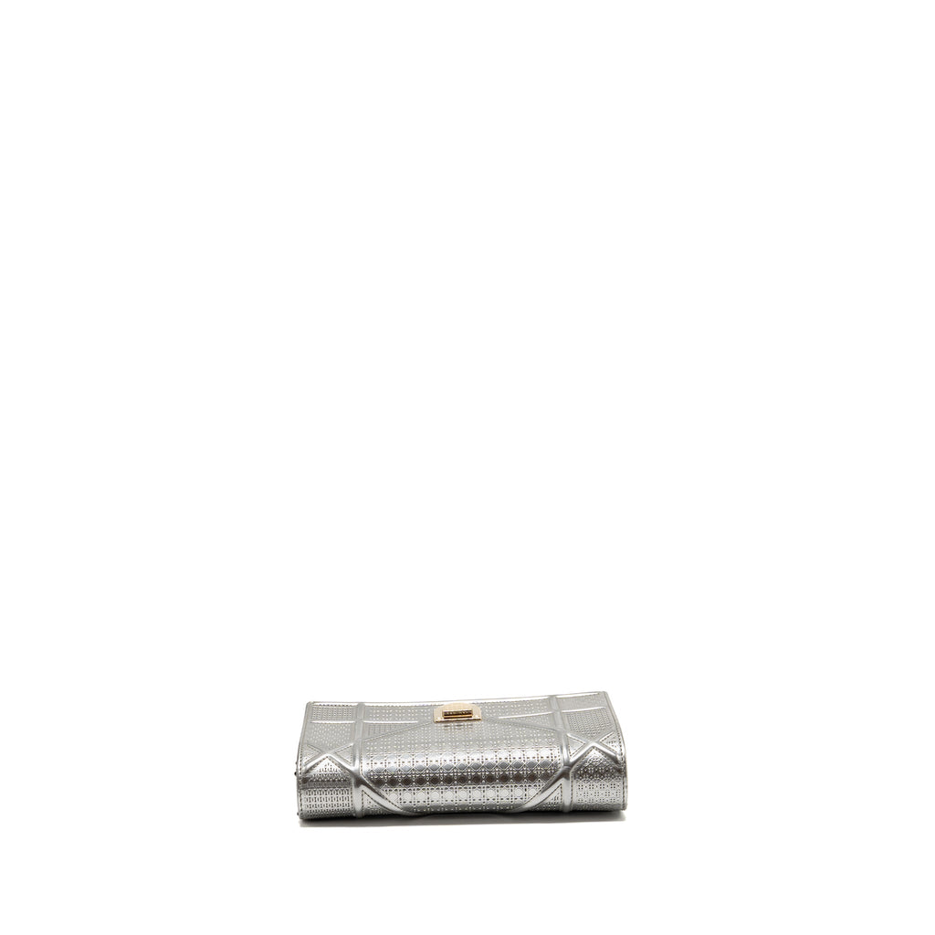 dior-diorama-wallet-on-chain-metallic-patent-silver-lghw