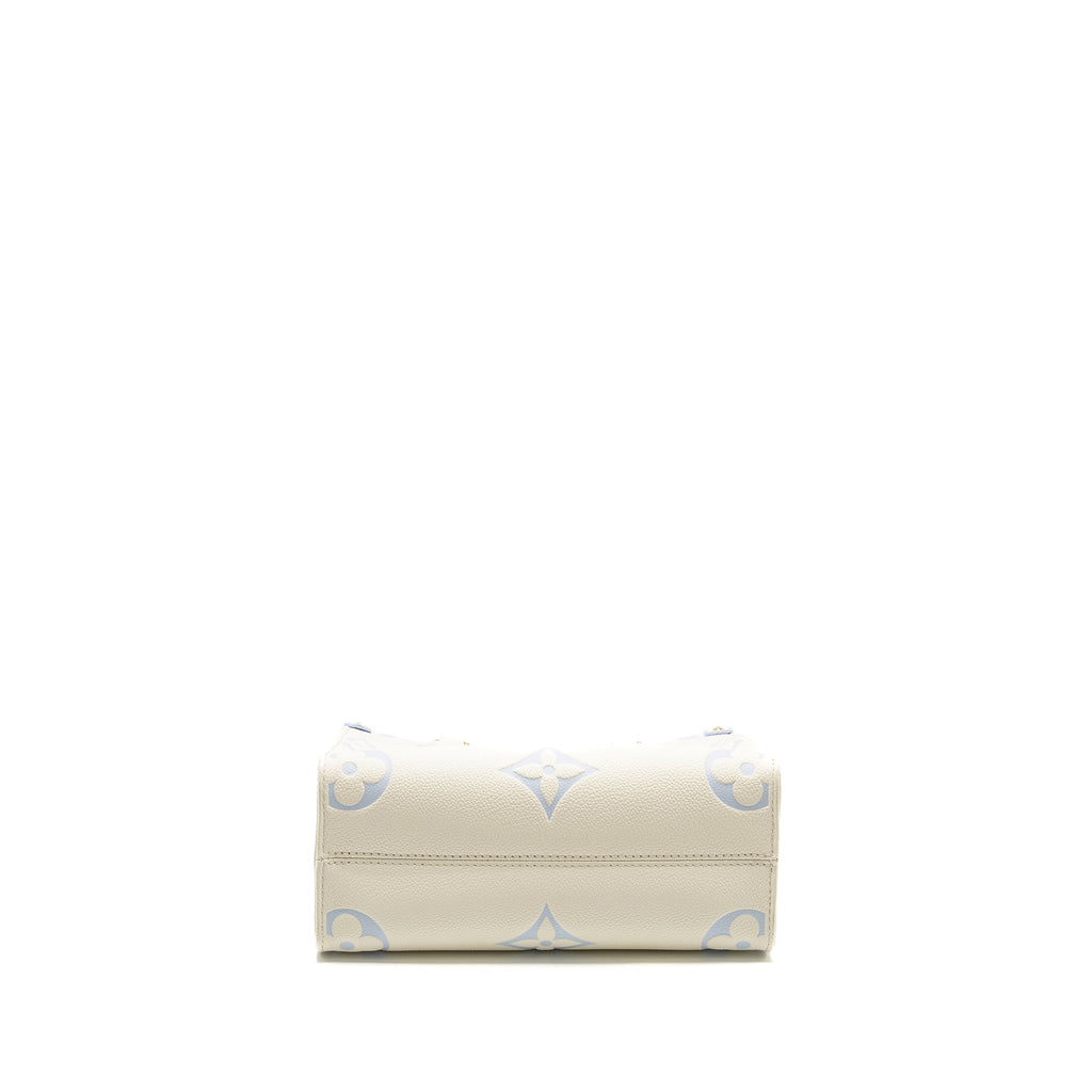 louis-vuitton-onthego-pm-bicolour-monogram-empreinte-latte-candy-blue
