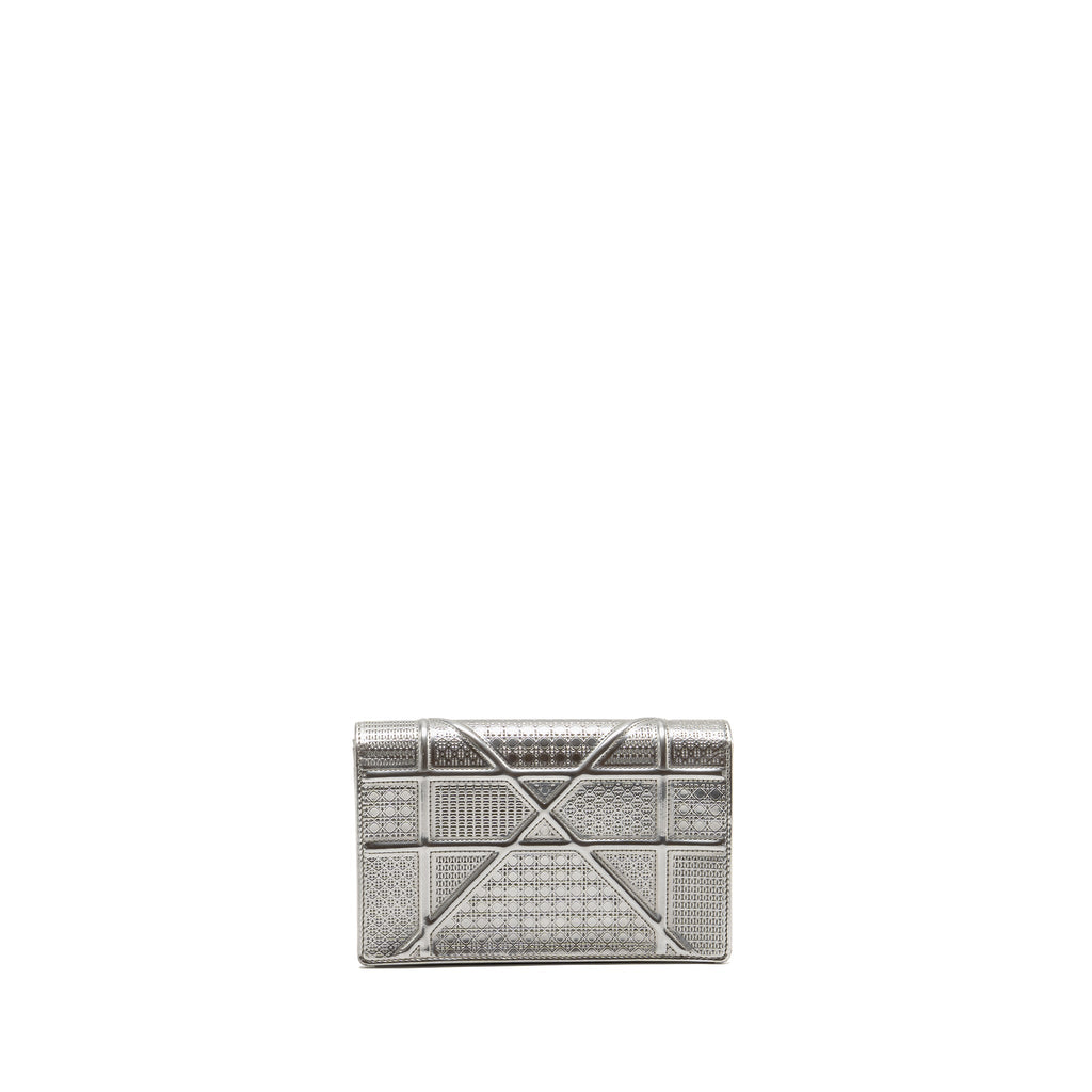 dior-diorama-wallet-on-chain-metallic-patent-silver-lghw