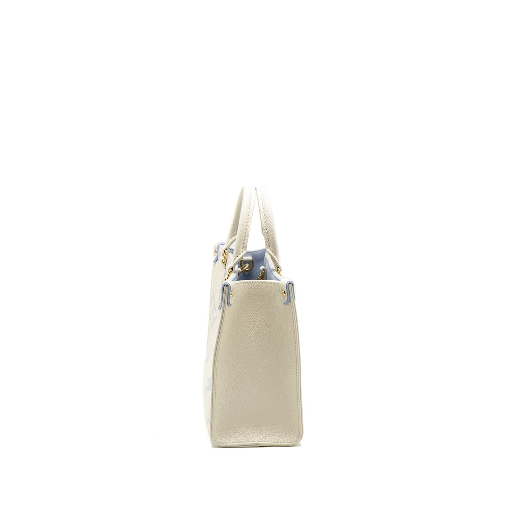 louis-vuitton-onthego-pm-bicolour-monogram-empreinte-latte-candy-blue