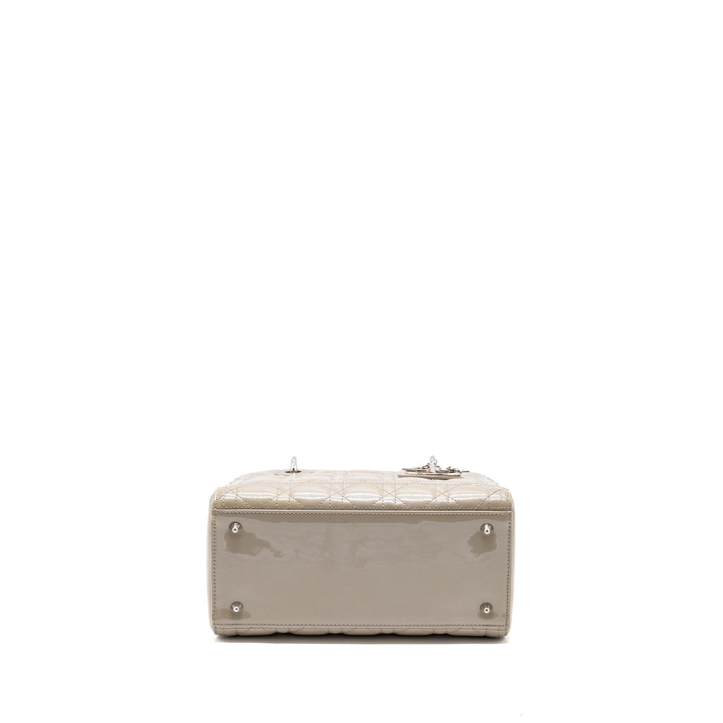 dior-medium-lady-dior-patent-leather-light-grey-shw