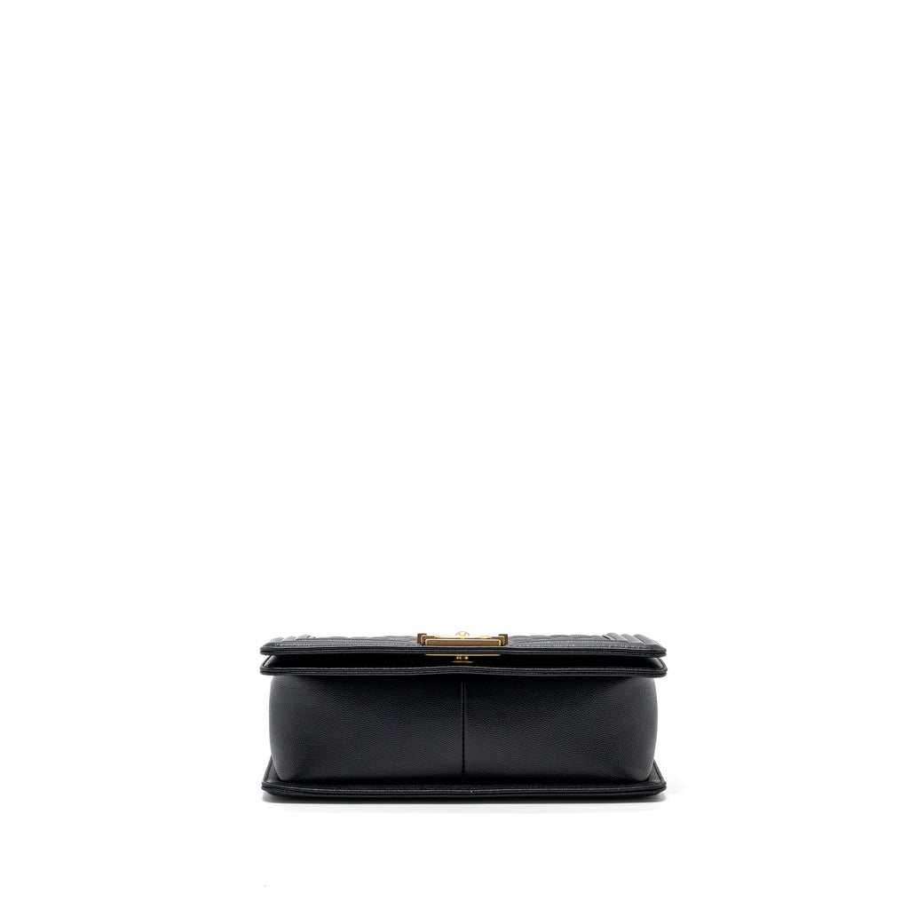 chanel-medium-boy-bag-lambskin-green-ghw