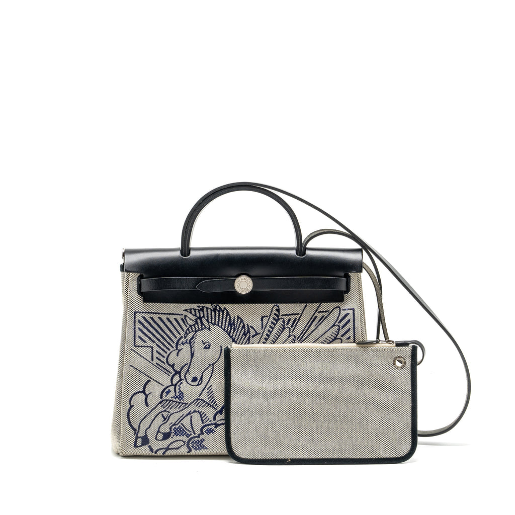 hermes-herbag-31-zip-bag-canvas-hunter-leather-bleu-indigo-ecru-noir-noir-shw-stamp-d