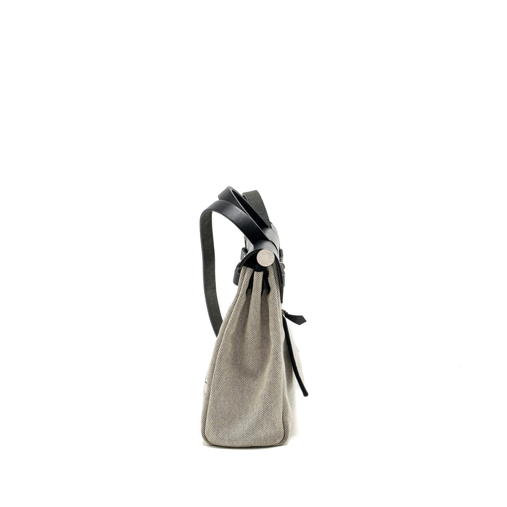 hermes-herbag-31-zip-bag-canvas-hunter-leather-bleu-indigo-ecru-noir-noir-shw-stamp-d