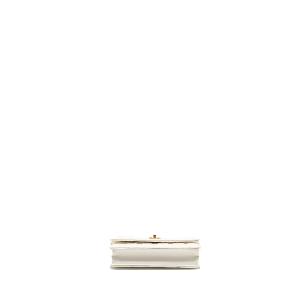 chanel-pearl-crush-wallet-on-chain-lambskin-white-ghw-microchip-4