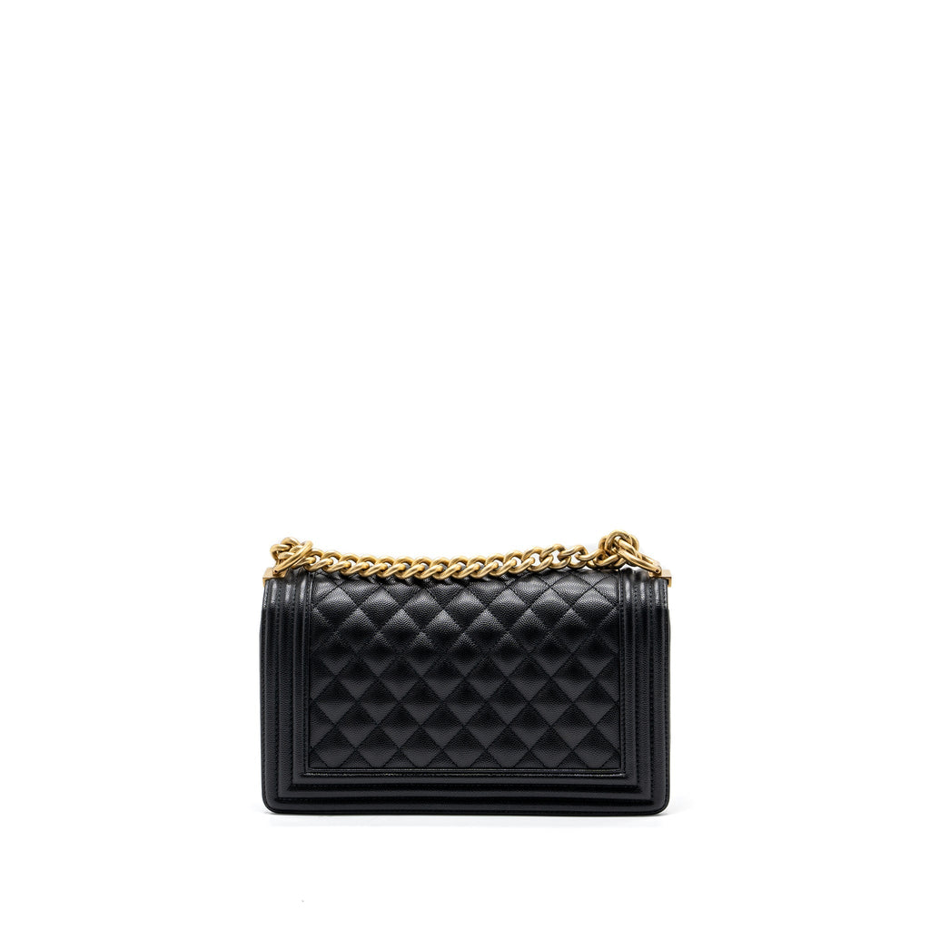 chanel-medium-boy-bag-lambskin-green-ghw