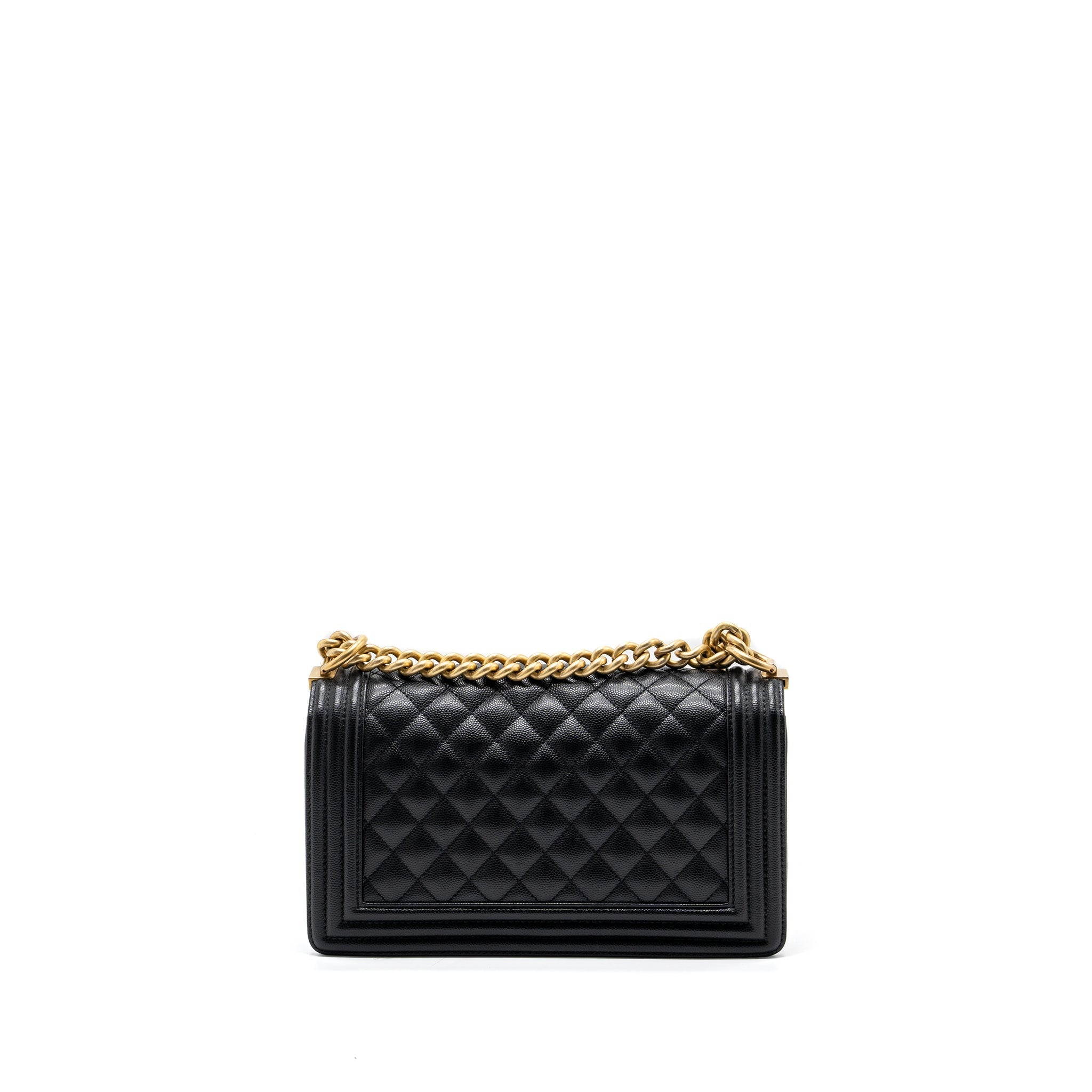 chanel-medium-boy-bag-lambskin-green-ghw