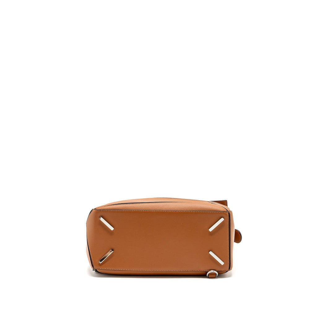 loewe-puzzle-bag-in-classic-calfskin-tan-shw-1