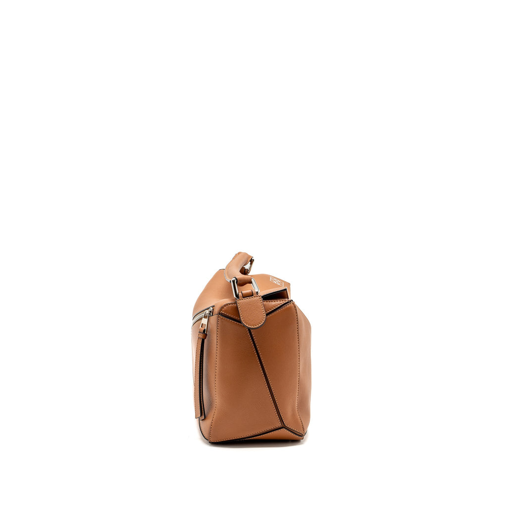 loewe-puzzle-bag-in-classic-calfskin-tan-shw-1