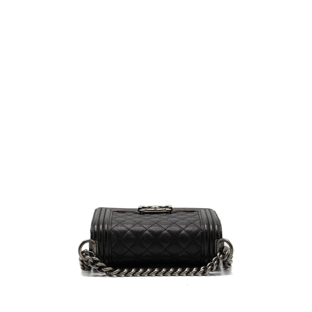 chanel-small-boy-bag-caviar-black-ruthenium-hardware