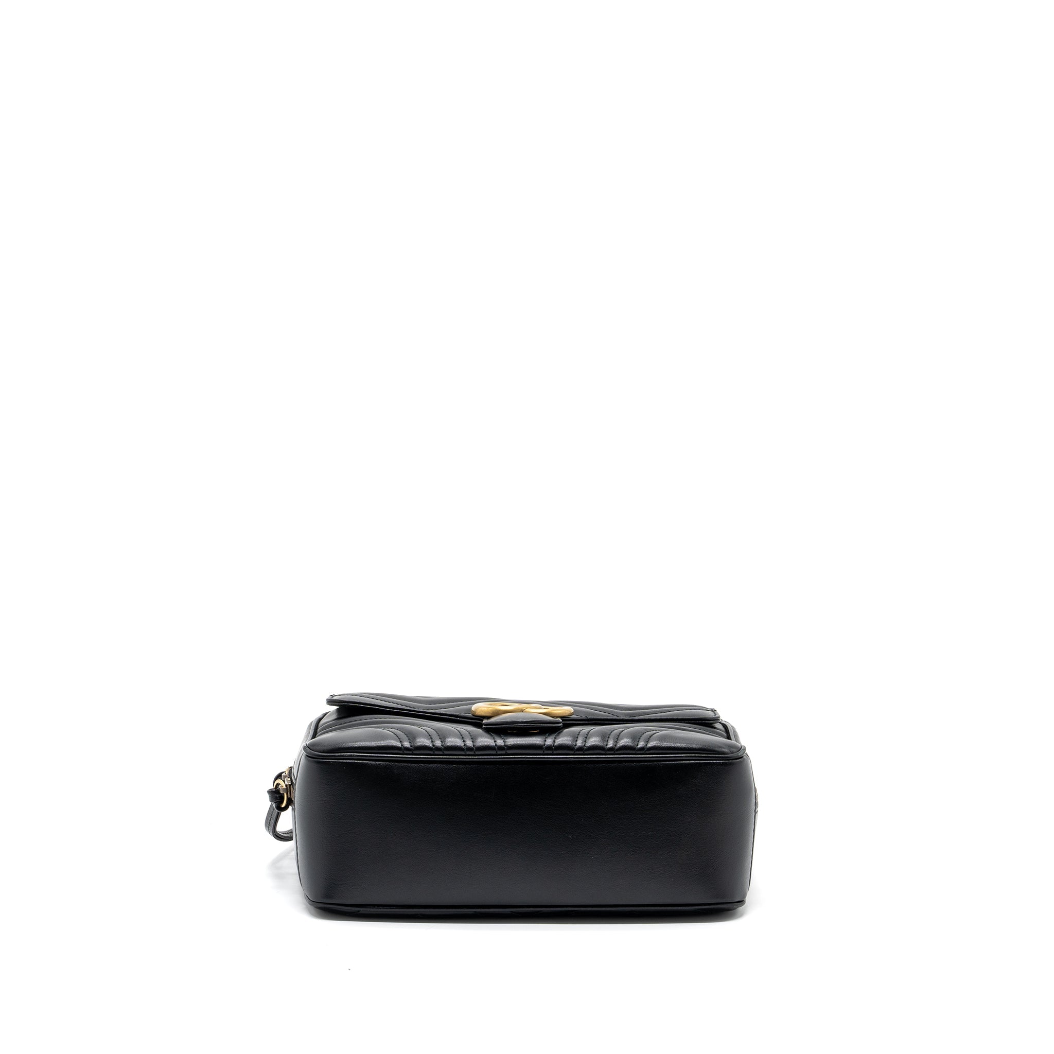gucci-gg-marmont-matelasse-shoulder-bag-calfskin-black-ghw
