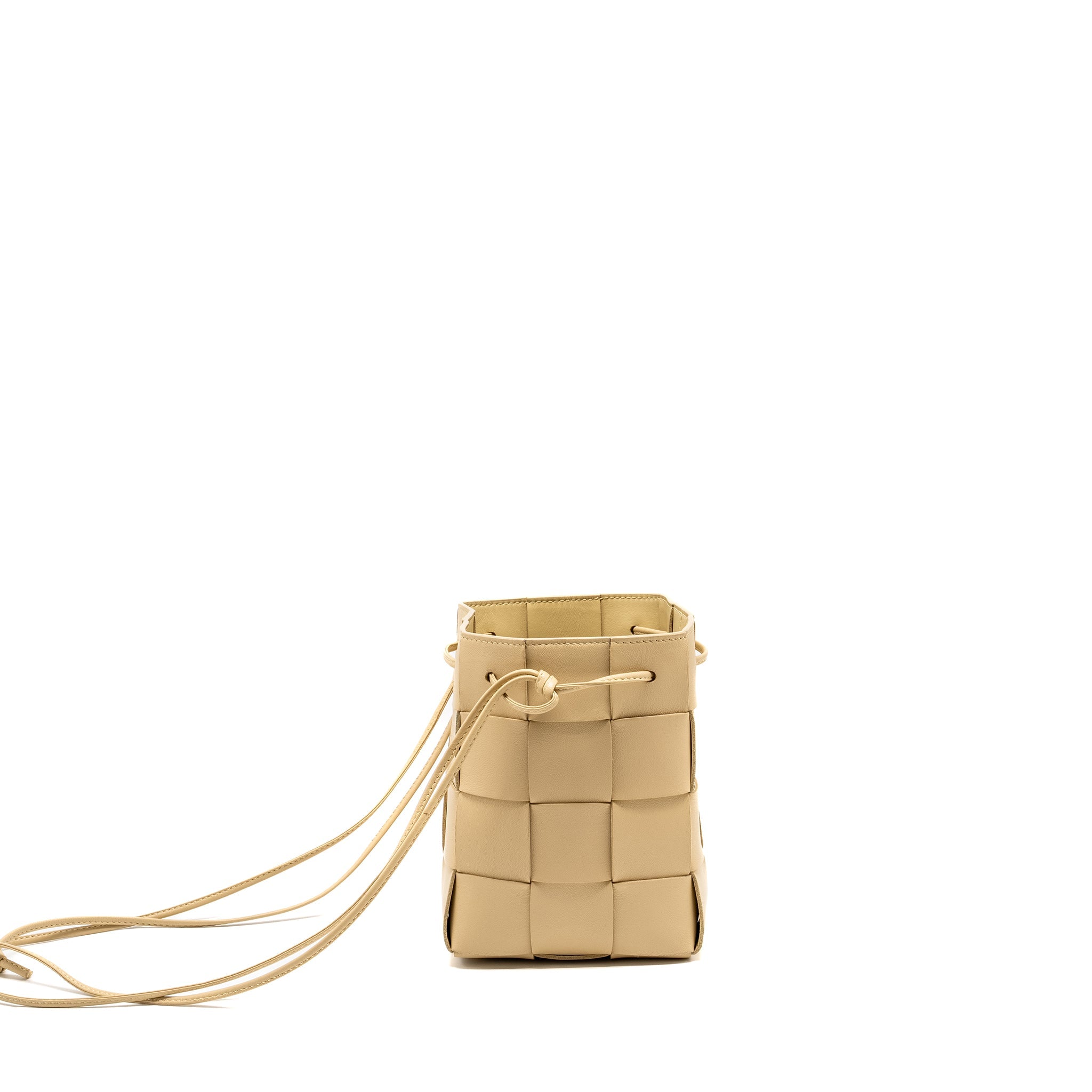 bottega-veneta-small-cassette-bucket-bag-lambskin-beige-copy