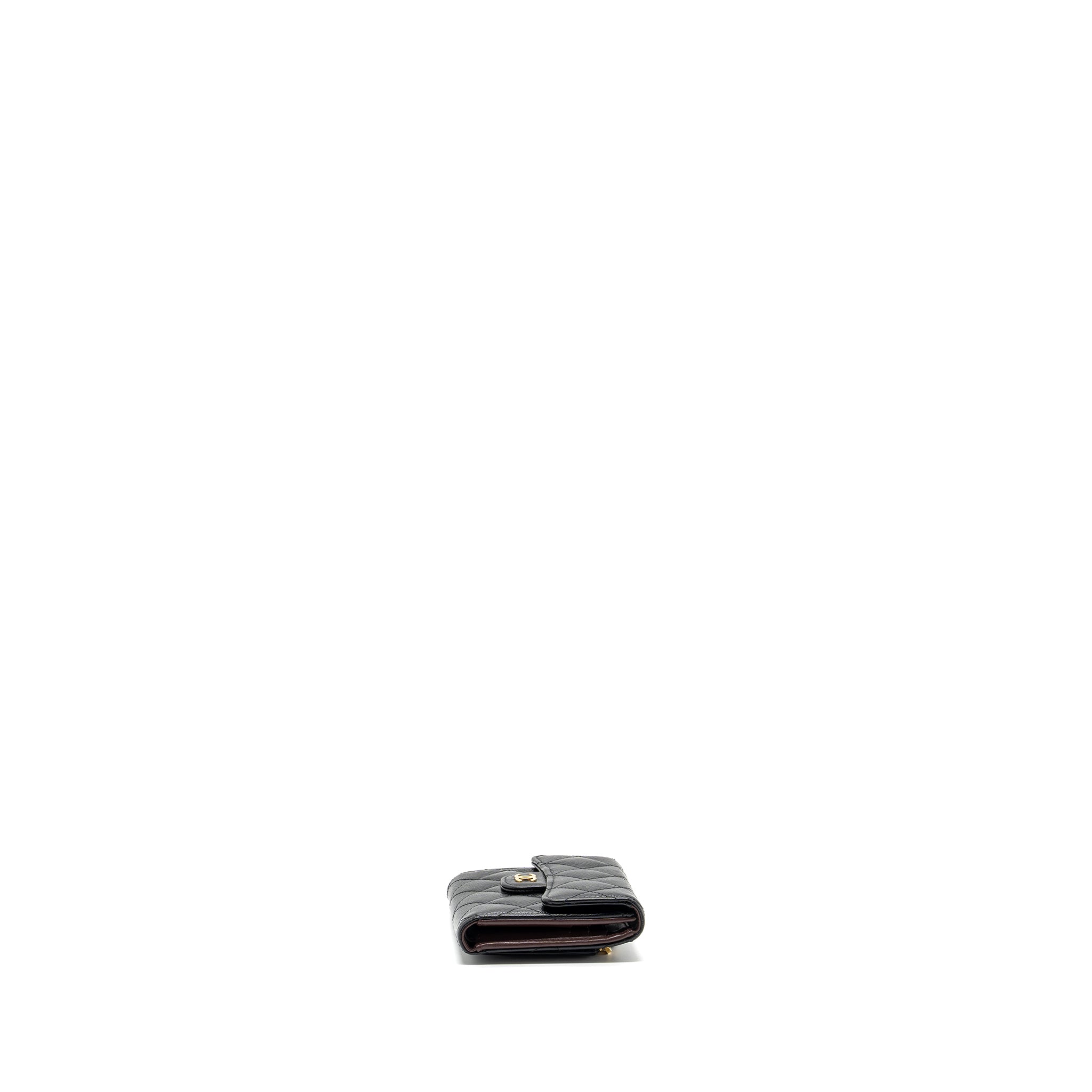 chanel-classic-compact-wallet-caviar-black-ghwmicrochip