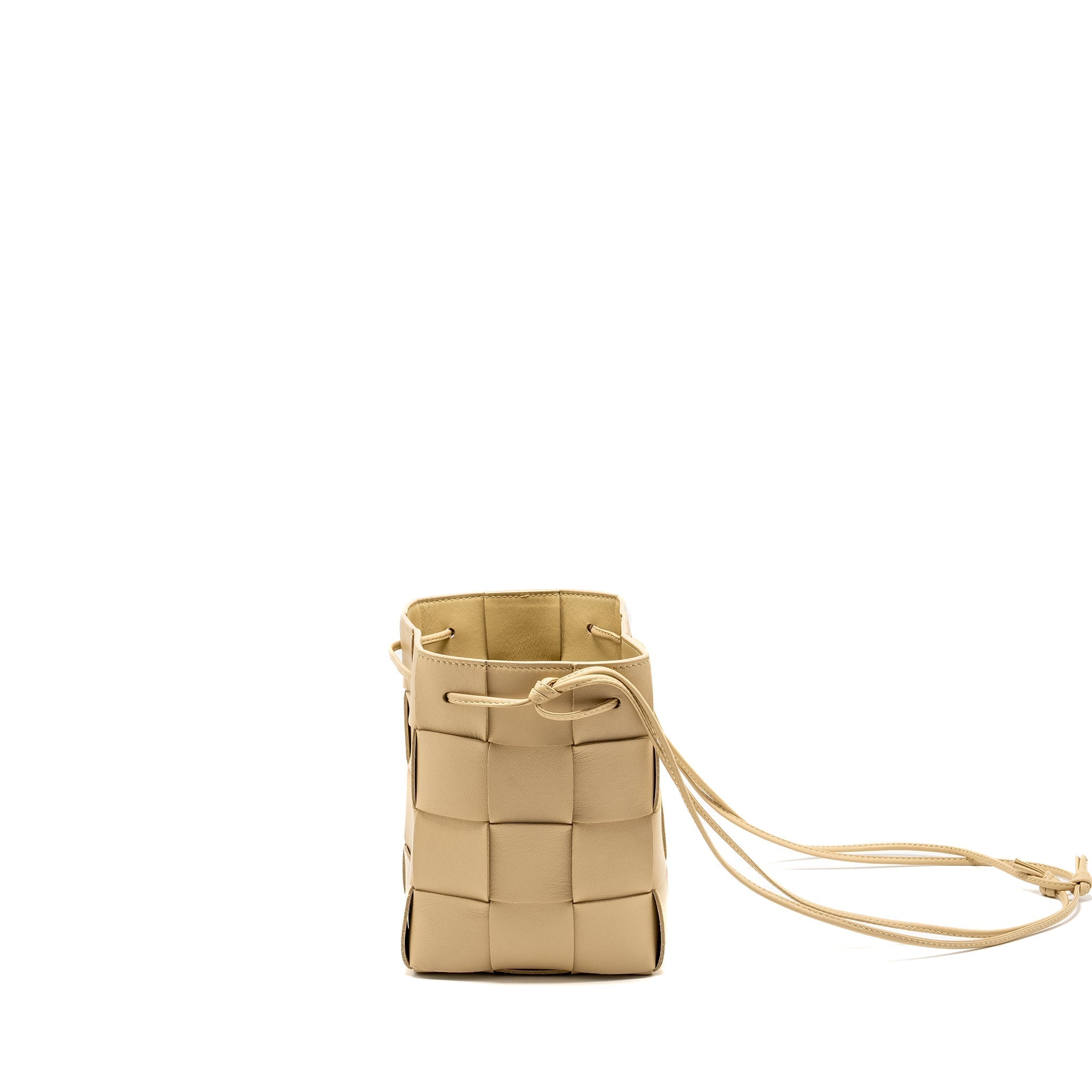 bottega-veneta-small-cassette-bucket-bag-lambskin-beige-copy