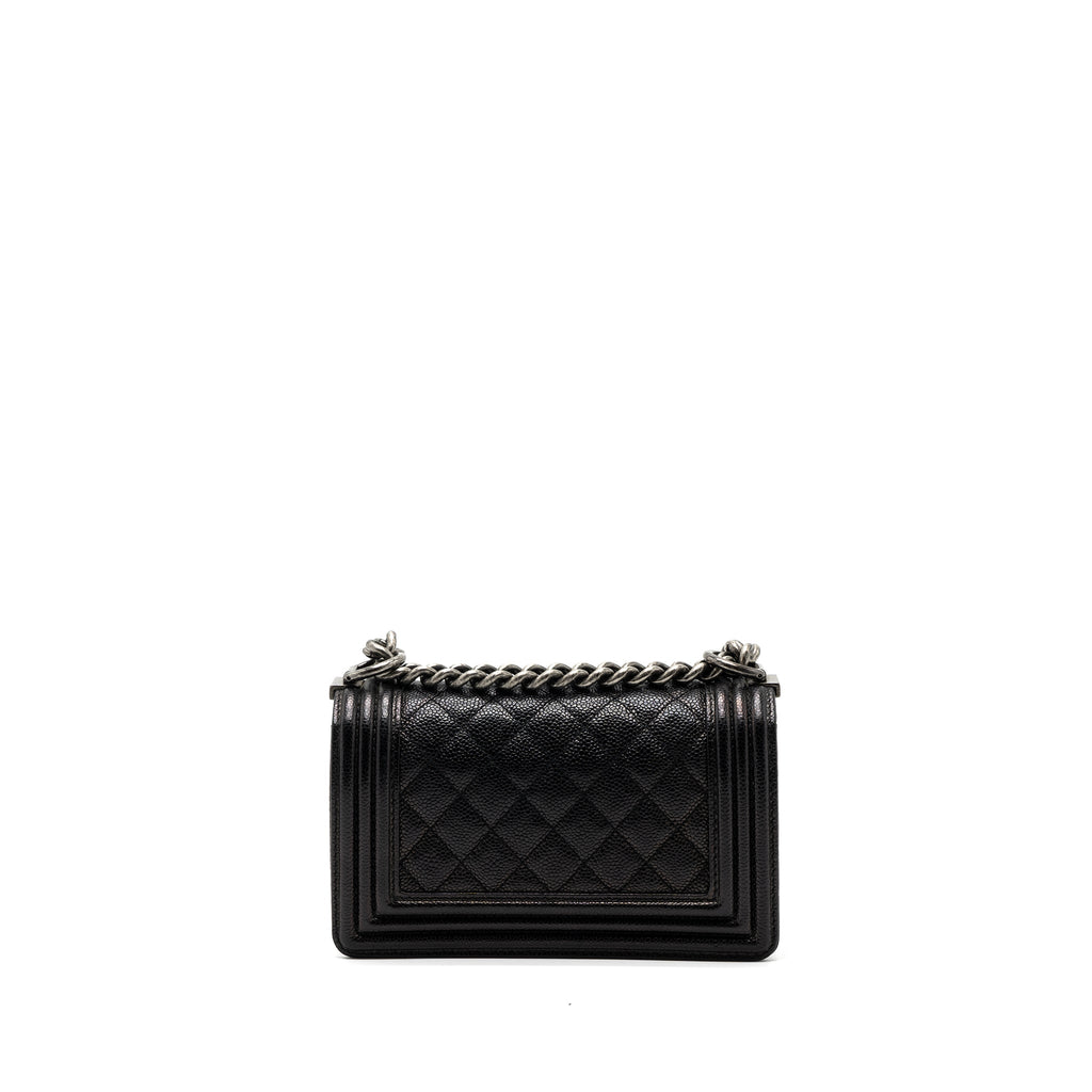 chanel-small-boy-bag-caviar-black-ruthenium-hardware