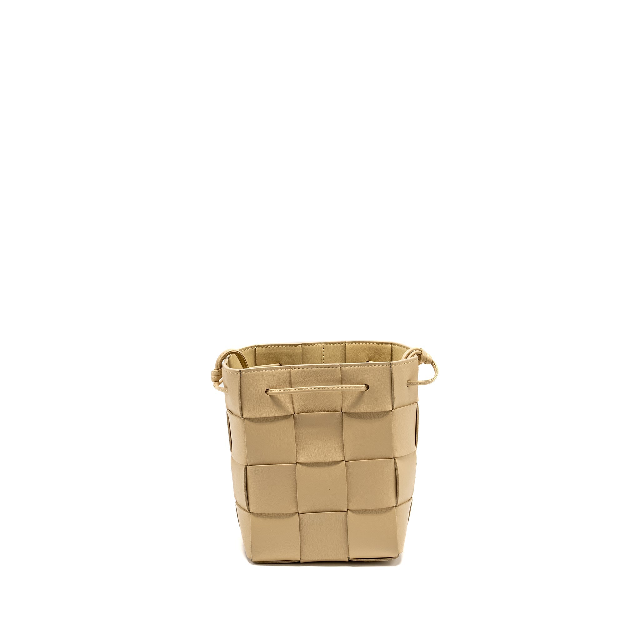 bottega-veneta-small-cassette-bucket-bag-lambskin-beige-copy