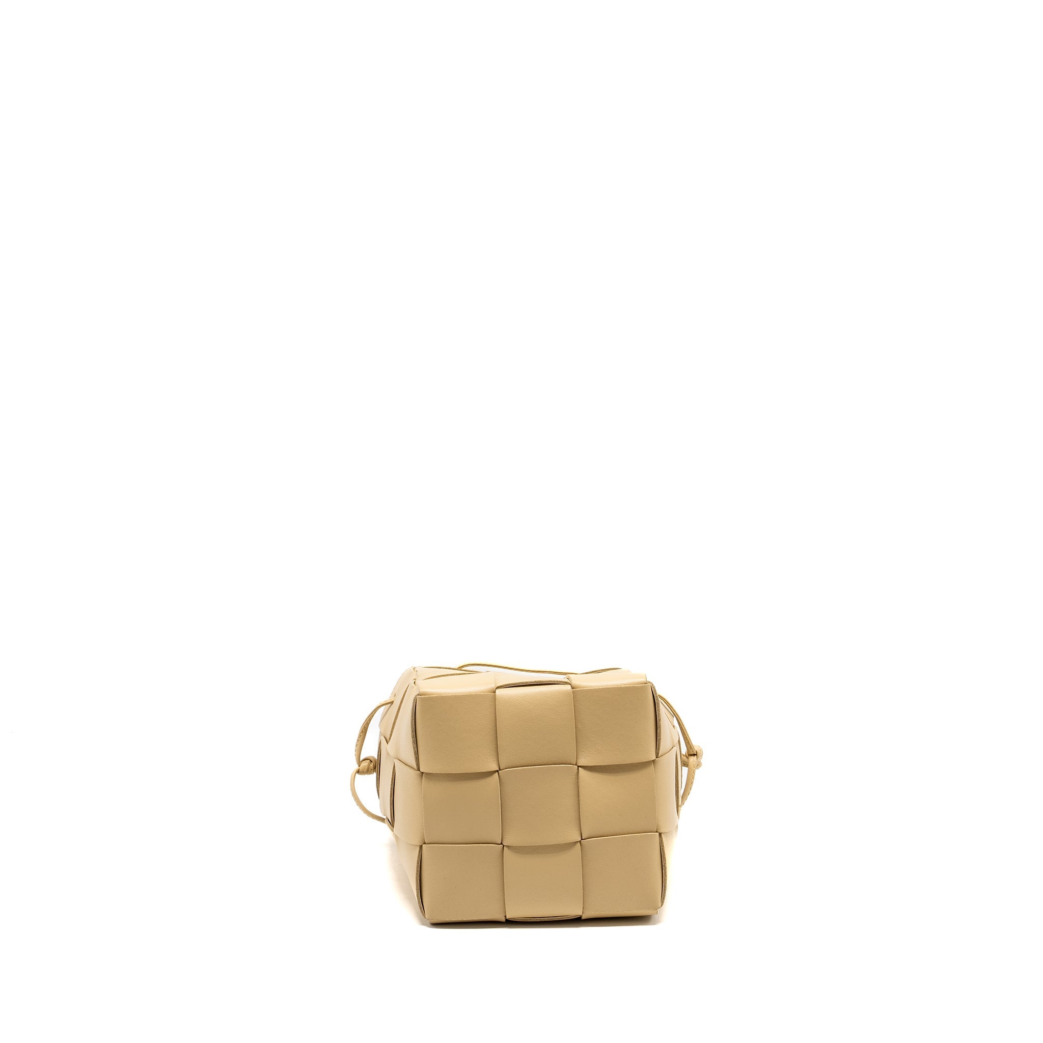 bottega-veneta-small-cassette-bucket-bag-lambskin-beige-copy
