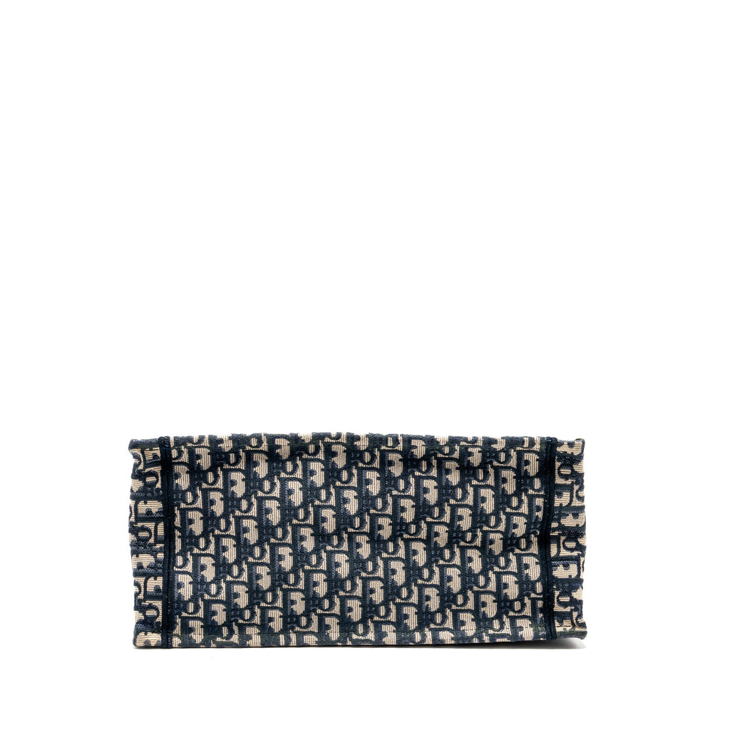 dior-medium-book-tote-dior-oblique-embroidery-blue-1