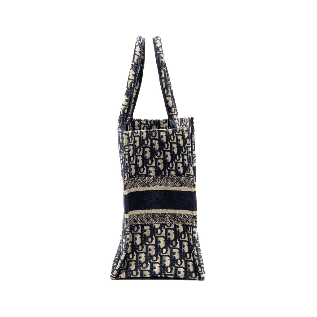 dior-medium-book-tote-blue-oblique-emboidery