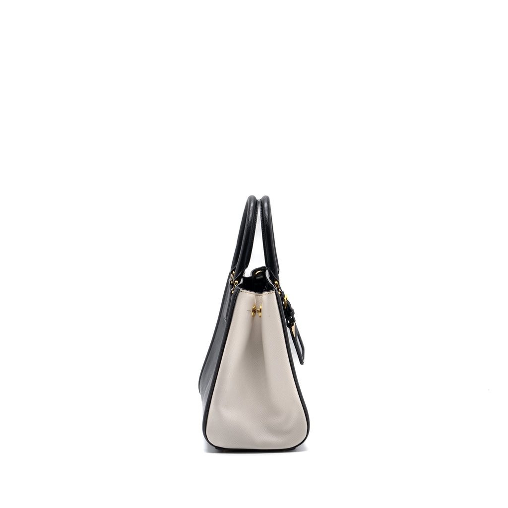 prada-tote-bag-saffiano-calfskin-leather-black-white-ghw