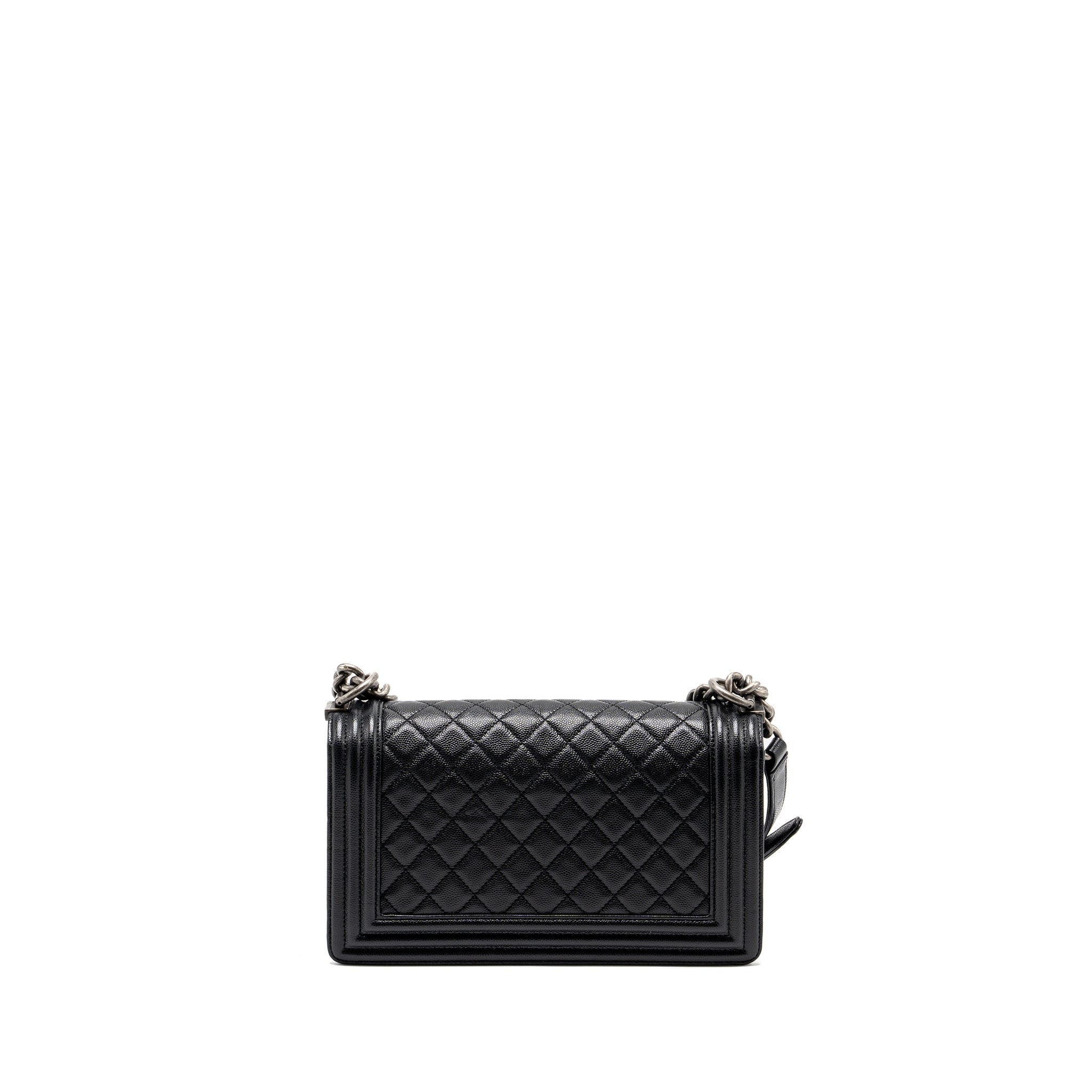 chanel-medium-boy-bag-caviar-black-ruthenium-hardware