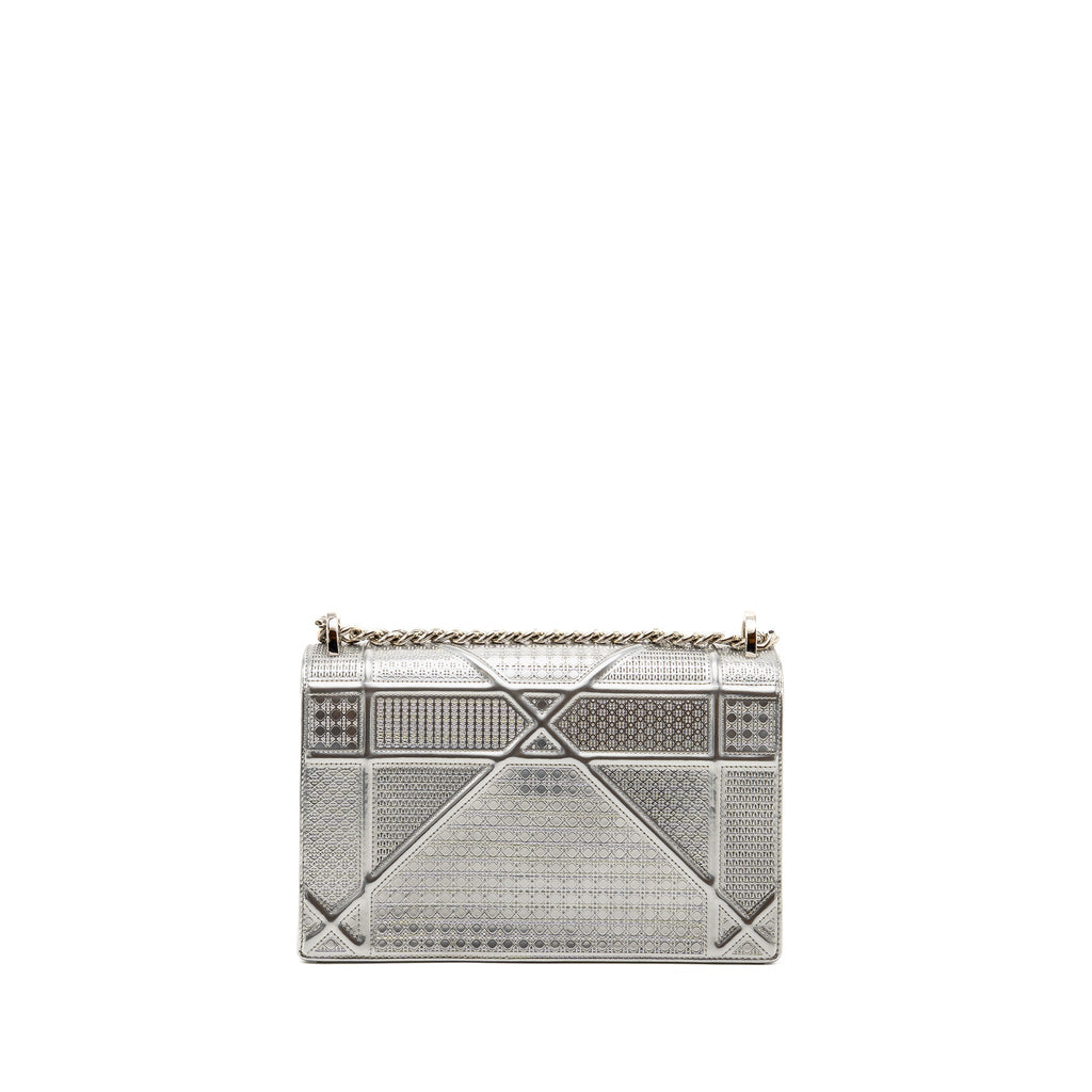 dior-diorama-flap-bag-patent-micro-cannage-leather-metallic-silver-shw