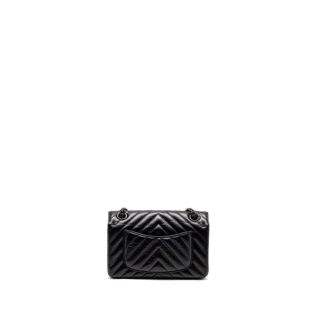 chanel-mini-2-55-reissue-chevron-calfskin-so-black-2
