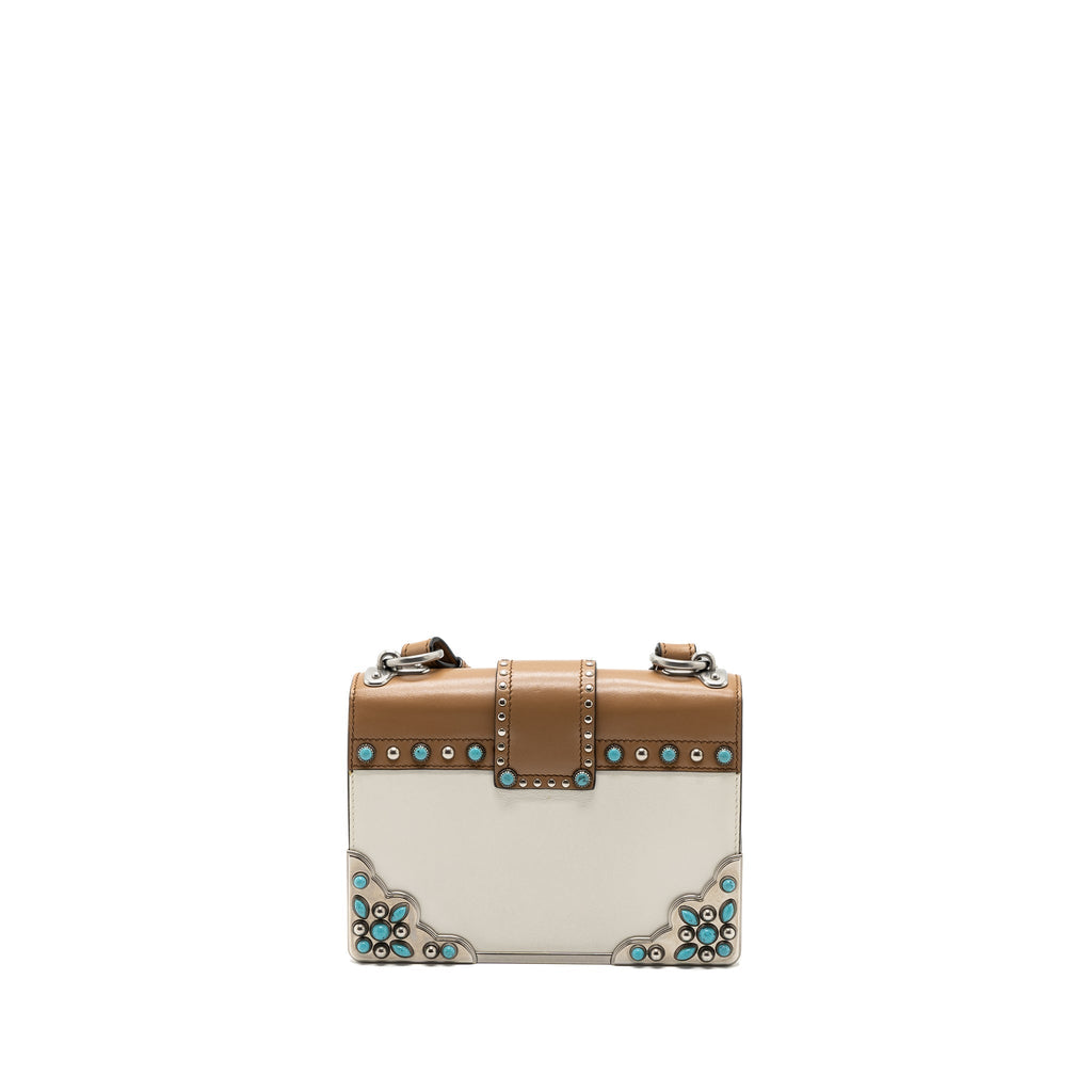 prada-cahier-embellished-two-tone-leather-shoulder-bag-white-caramel-shw