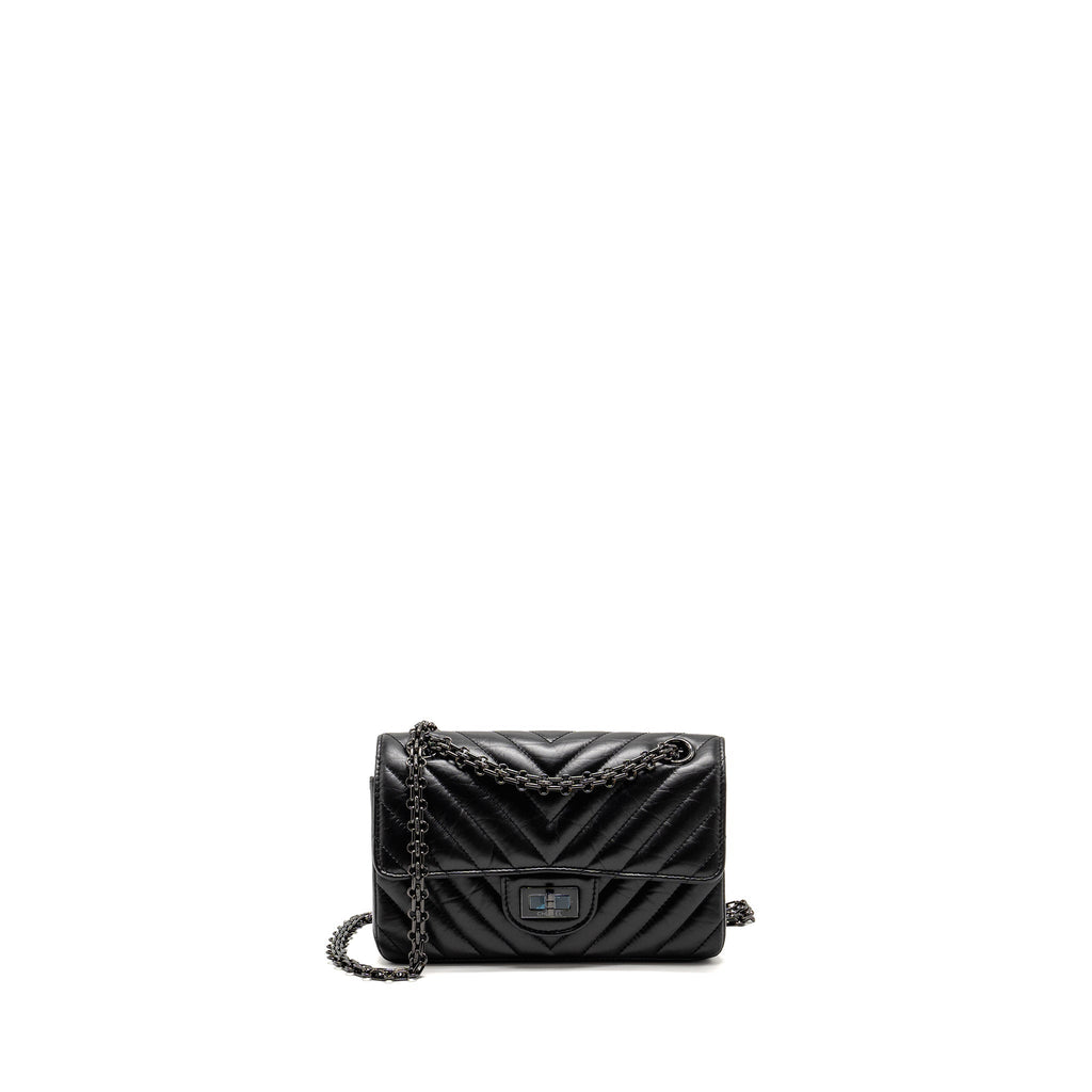 chanel-mini-2-55-reissue-chevron-calfskin-so-black-2