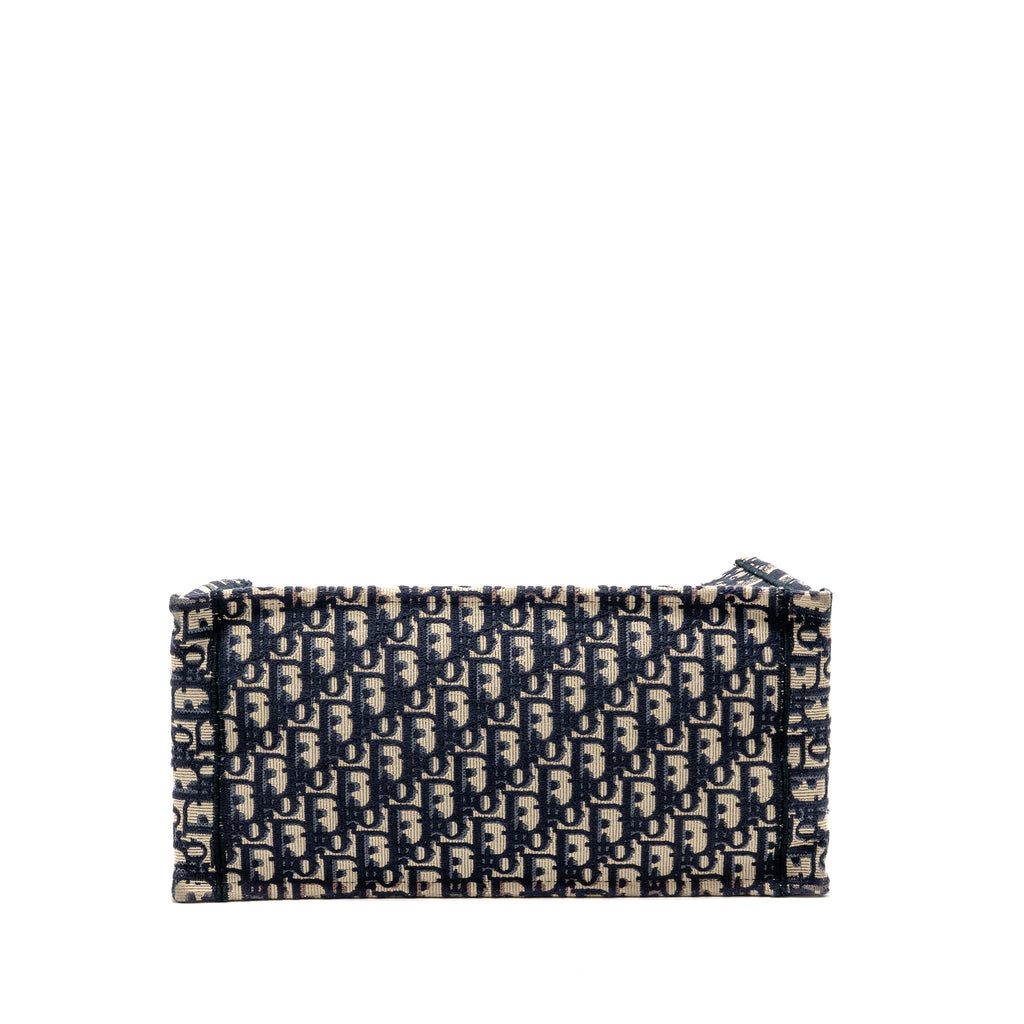 dior-medium-book-tote-oblique-embroidery-ecru-blue