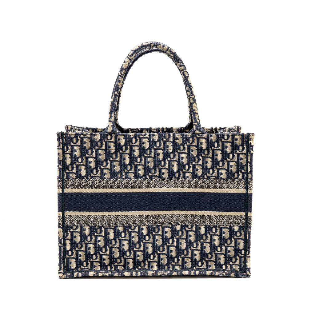 dior-medium-book-tote-oblique-embroidery-ecru-blue