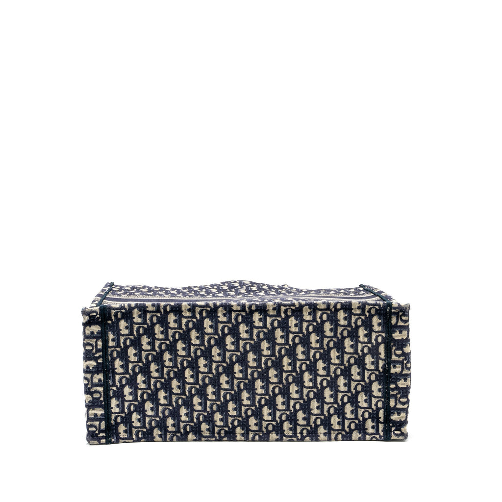 dior-large-book-tote-blue-oblique-embroidery-copy