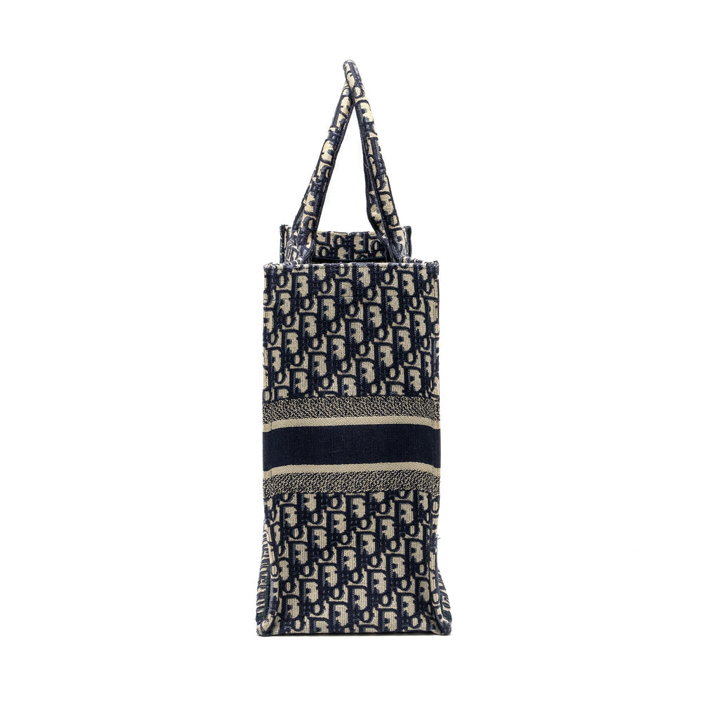 dior-large-book-tote-blue-oblique-embroidery-copy