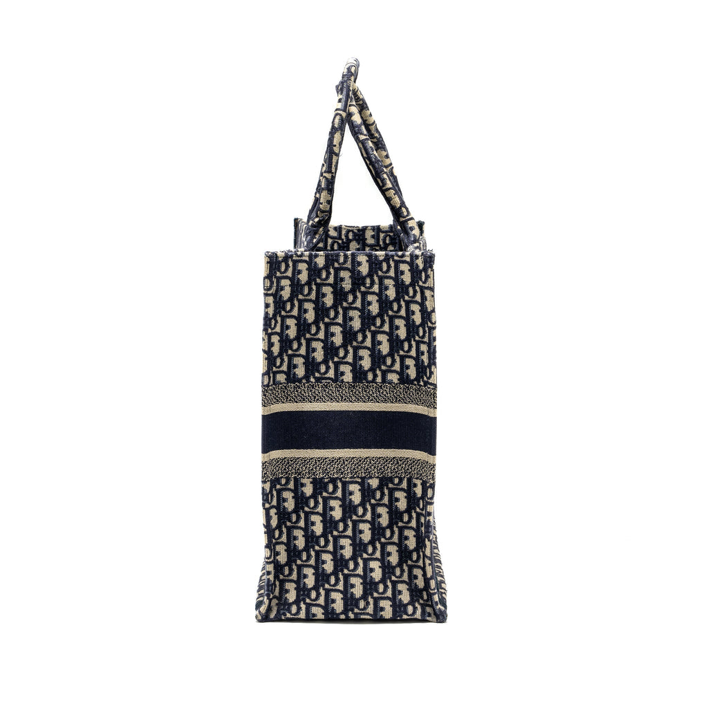 dior-large-book-tote-blue-oblique-embroidery-copy
