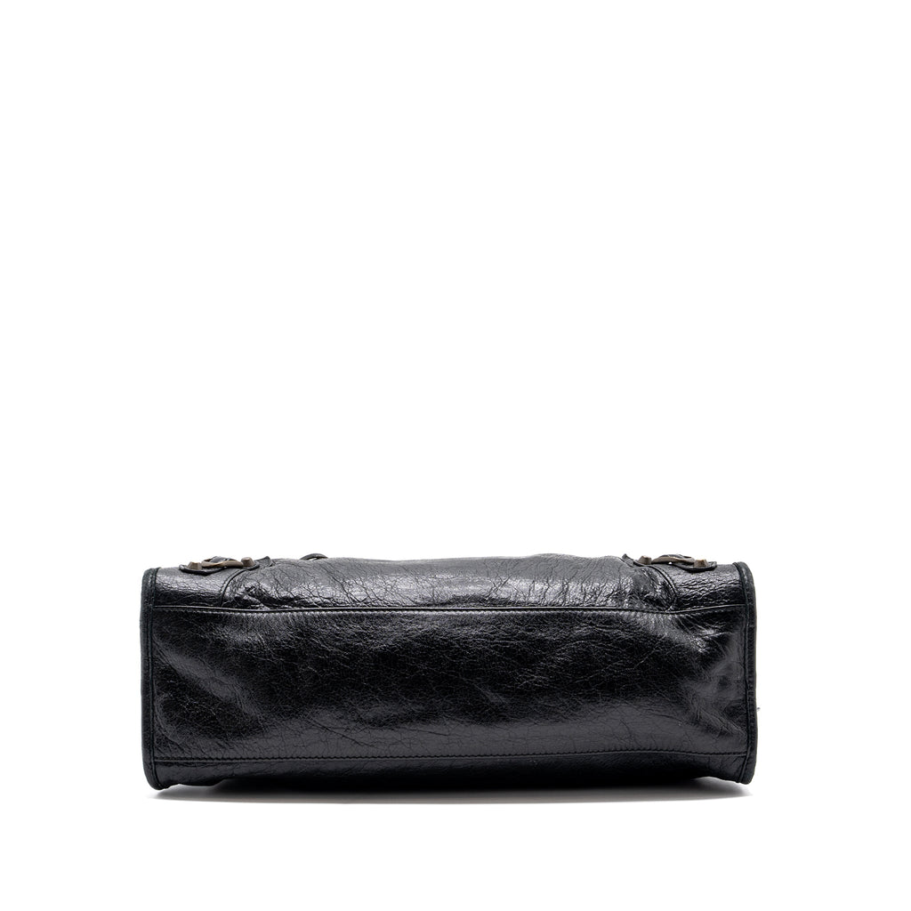 balenciaga-classic-city-bag-leather-black-ruthenium-gold-hardware
