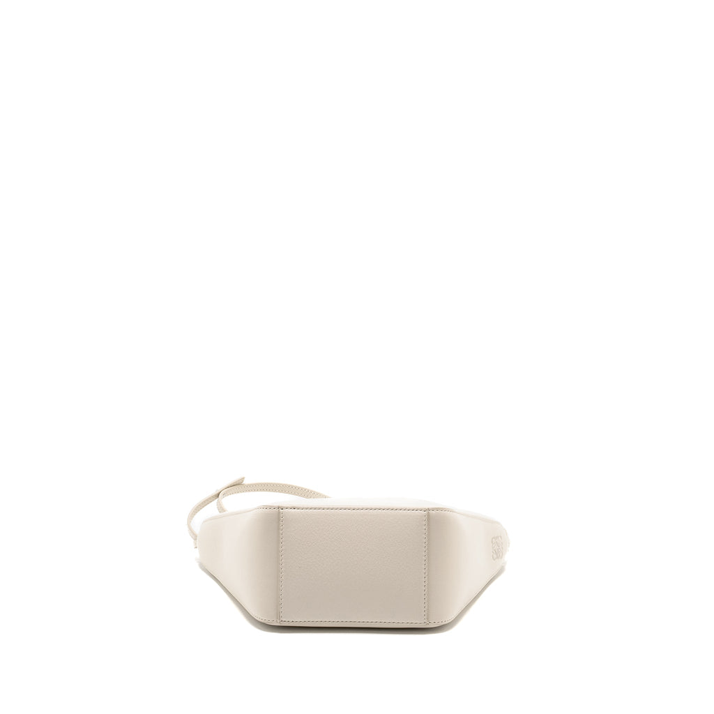 loewe-mini-hammock-hobo-classic-calfskin-white-shw